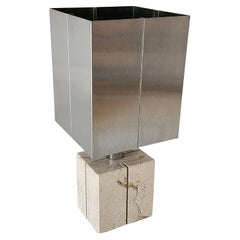 1970s Reggiani Lámpara de mesa de travertino y acero inoxidable , Italia