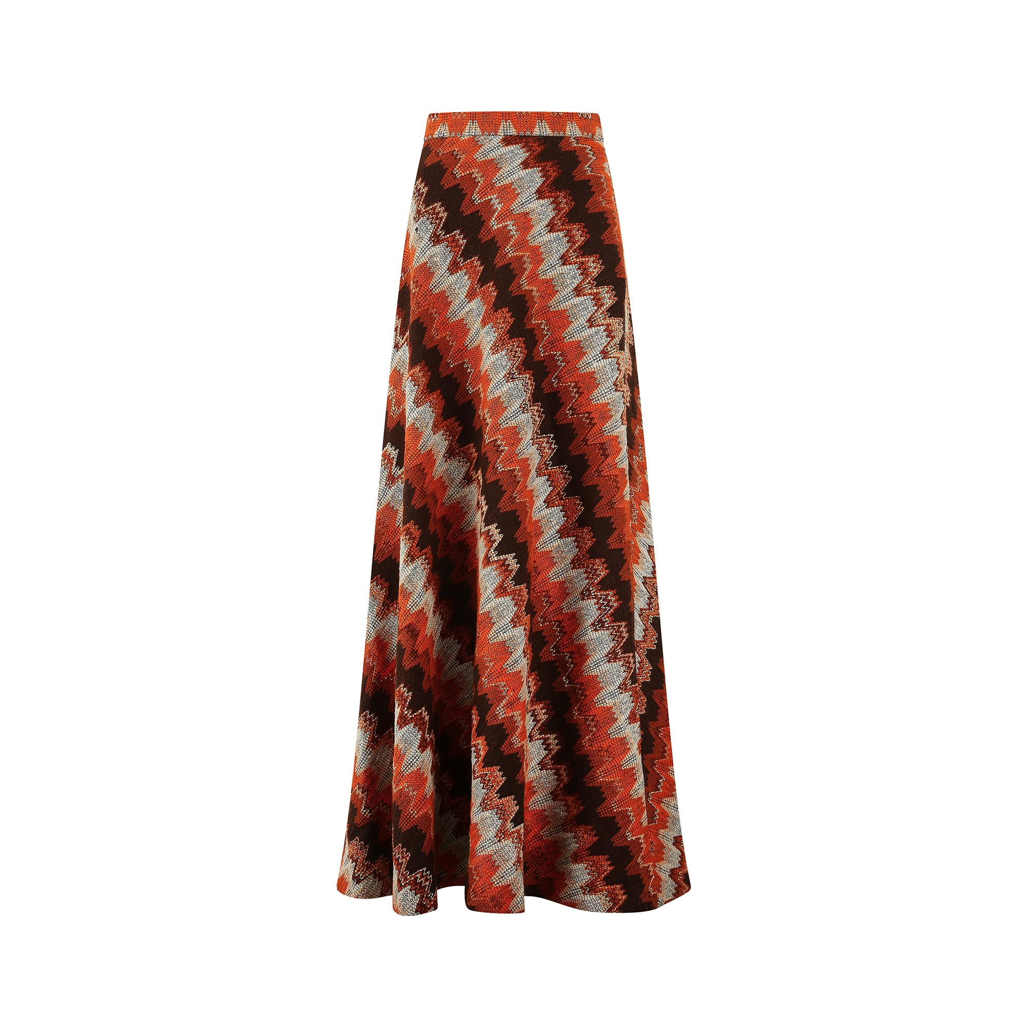 This late 1960s to early 1970s Reldan textured maxi skirt is expertly woven with an assortment of orange, peach, brown, sienna red and white toned wool fabrics. The zig zag design has a distinctive retro style feel and gives the skirt an almost