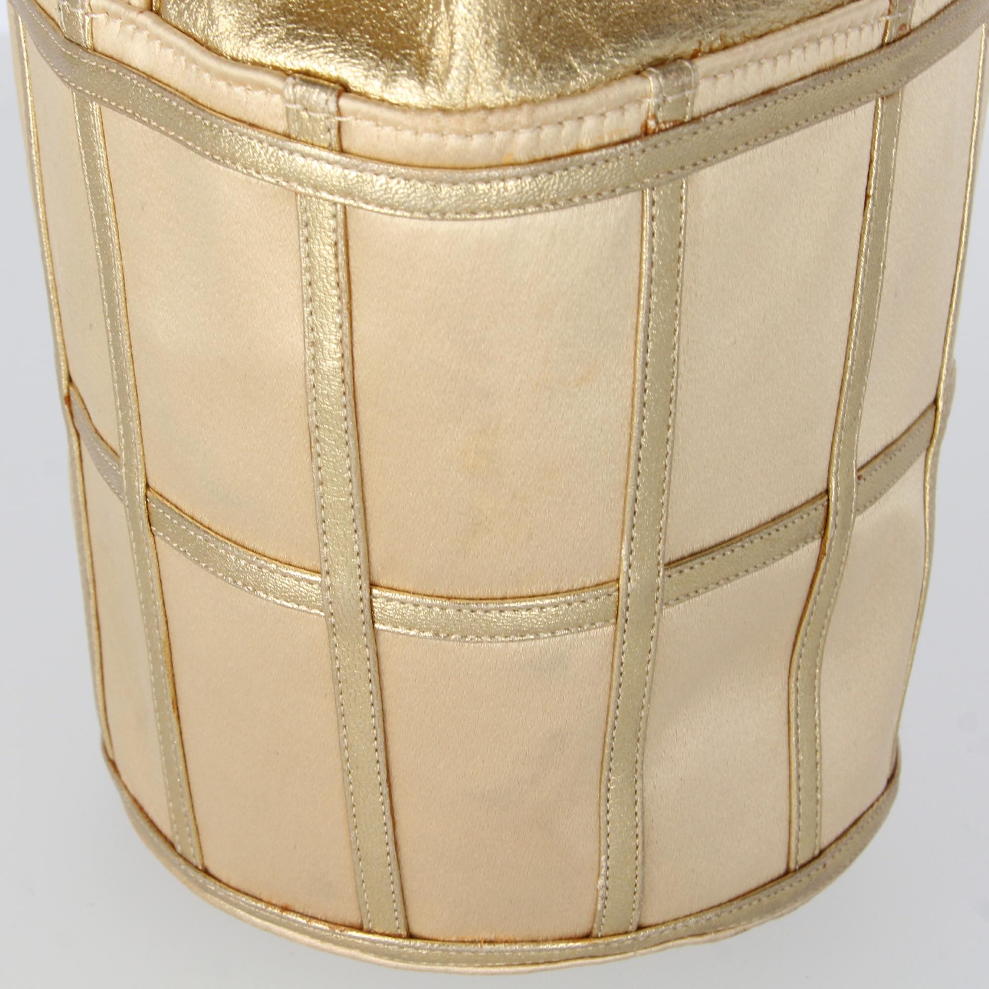 1970s Rene Caovilla Gold Bucket Bag In Good Condition In Lugo (RA), IT