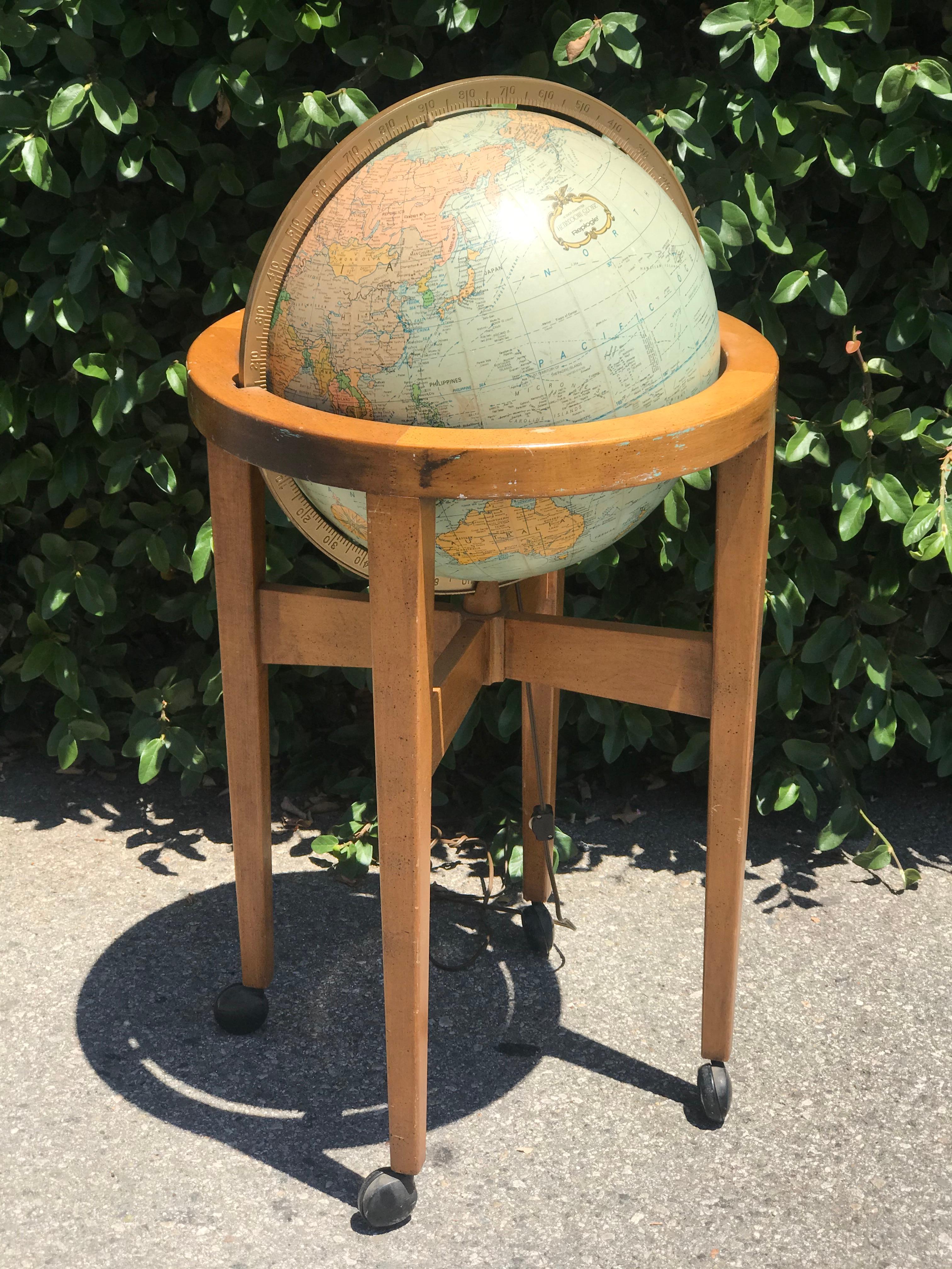 A 1970’s Replogle heirloom 16” light up globe on a fruitwood base with casters. In overall excellent condition and shows signs of natural ageing without abuse or scorch marks from incorrect wattage bulbs. Interior of the milky yellow acrylic