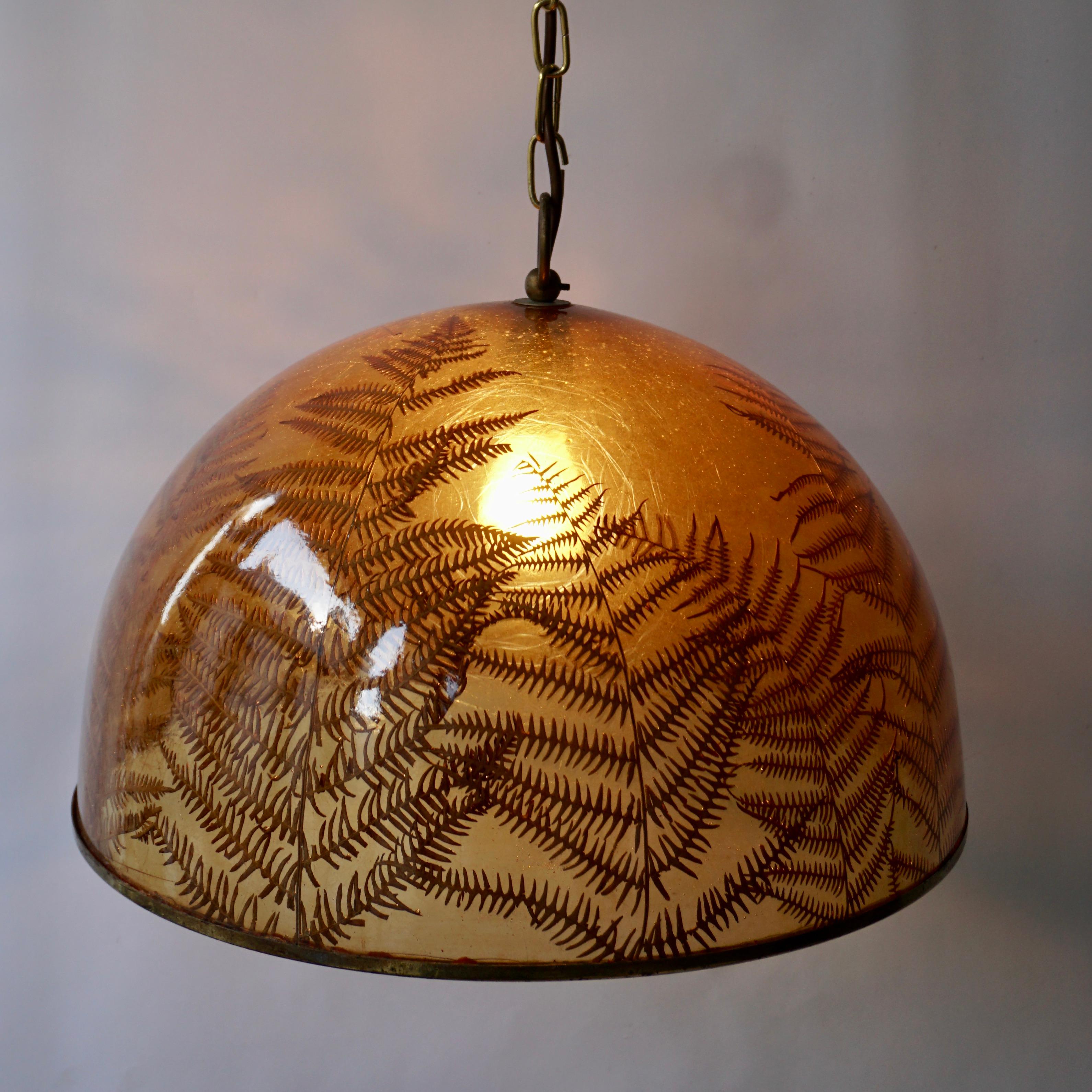 Resin ceiling lamp with real leaves.
Measures: Diameter 46 cm.
Height fixture 26 cm.
The total height is 85 cm with the chain. (Can be shortened).