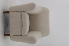 Fauteuil restauré des années 1970 en tissu bouclé