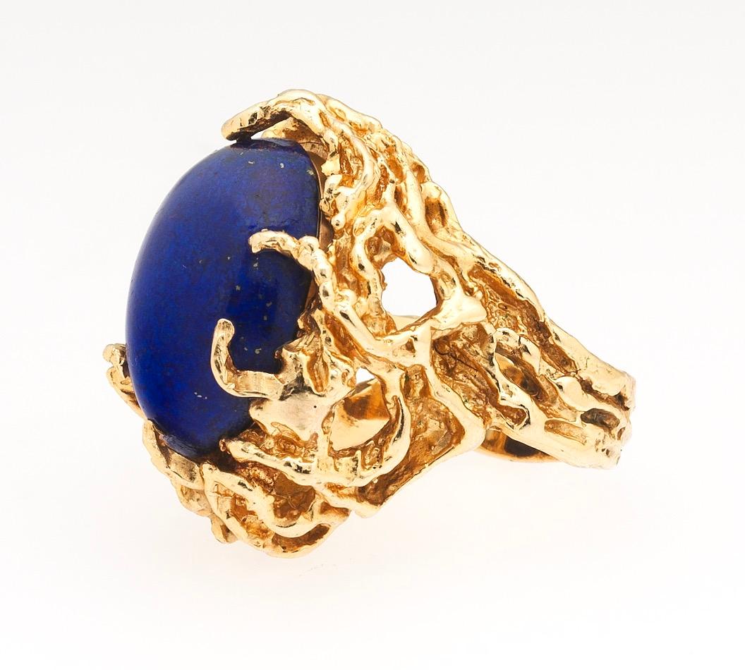 1970s Retro 14 Karat Gold Lapis Lazuli Freeform Naturalistic Cocktail Ring In Excellent Condition For Sale In Shaker Heights, OH