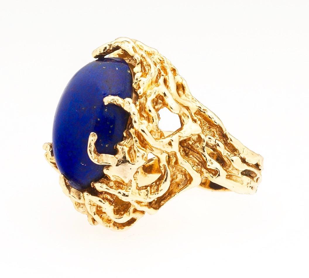Women's or Men's 1970s Retro 14 Karat Gold Lapis Lazuli Freeform Naturalistic Cocktail Ring For Sale