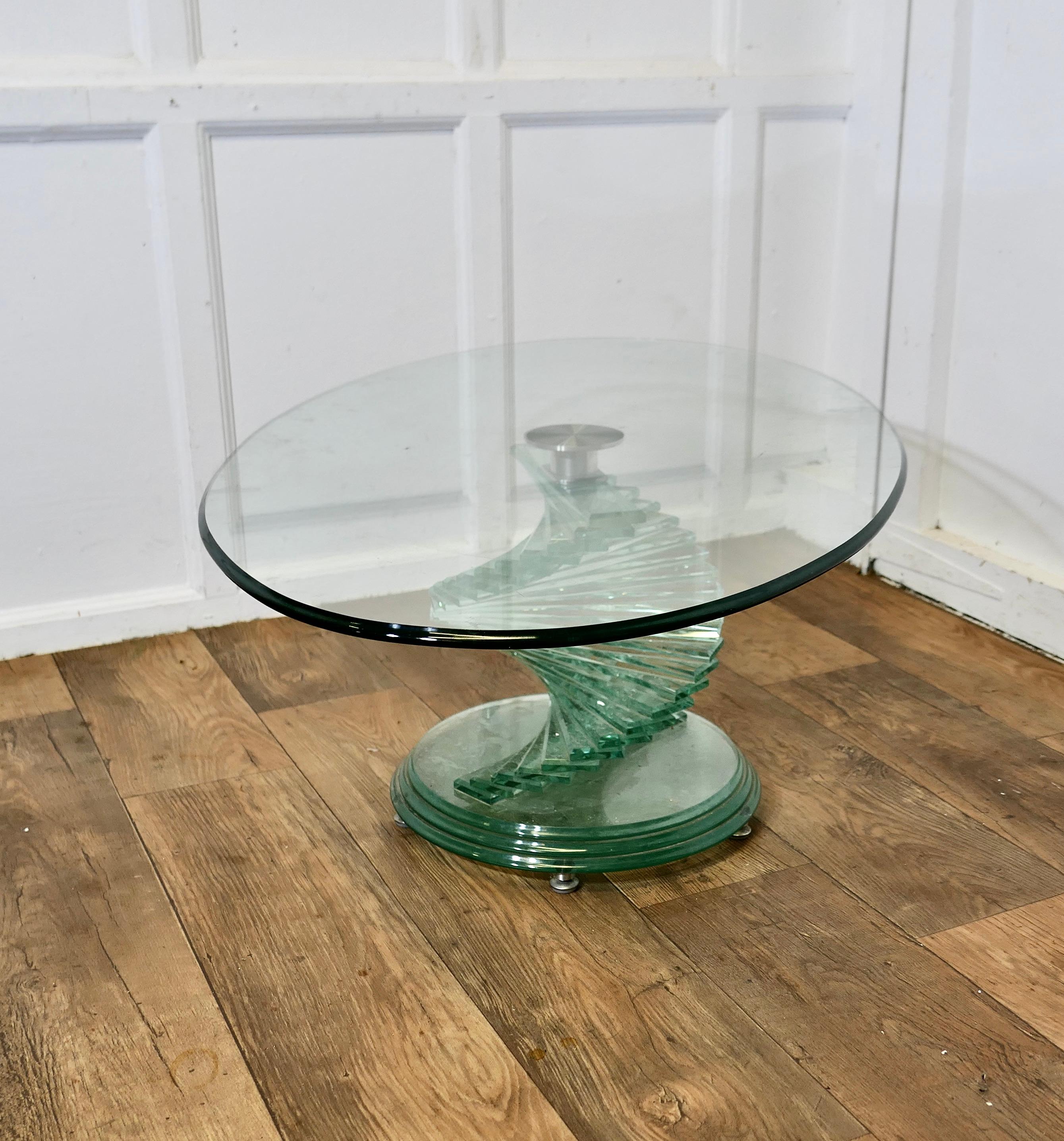 Mid-Century Modern Table basse en verre au design rétro des années 1970 posée sur une spirale en verre en vente