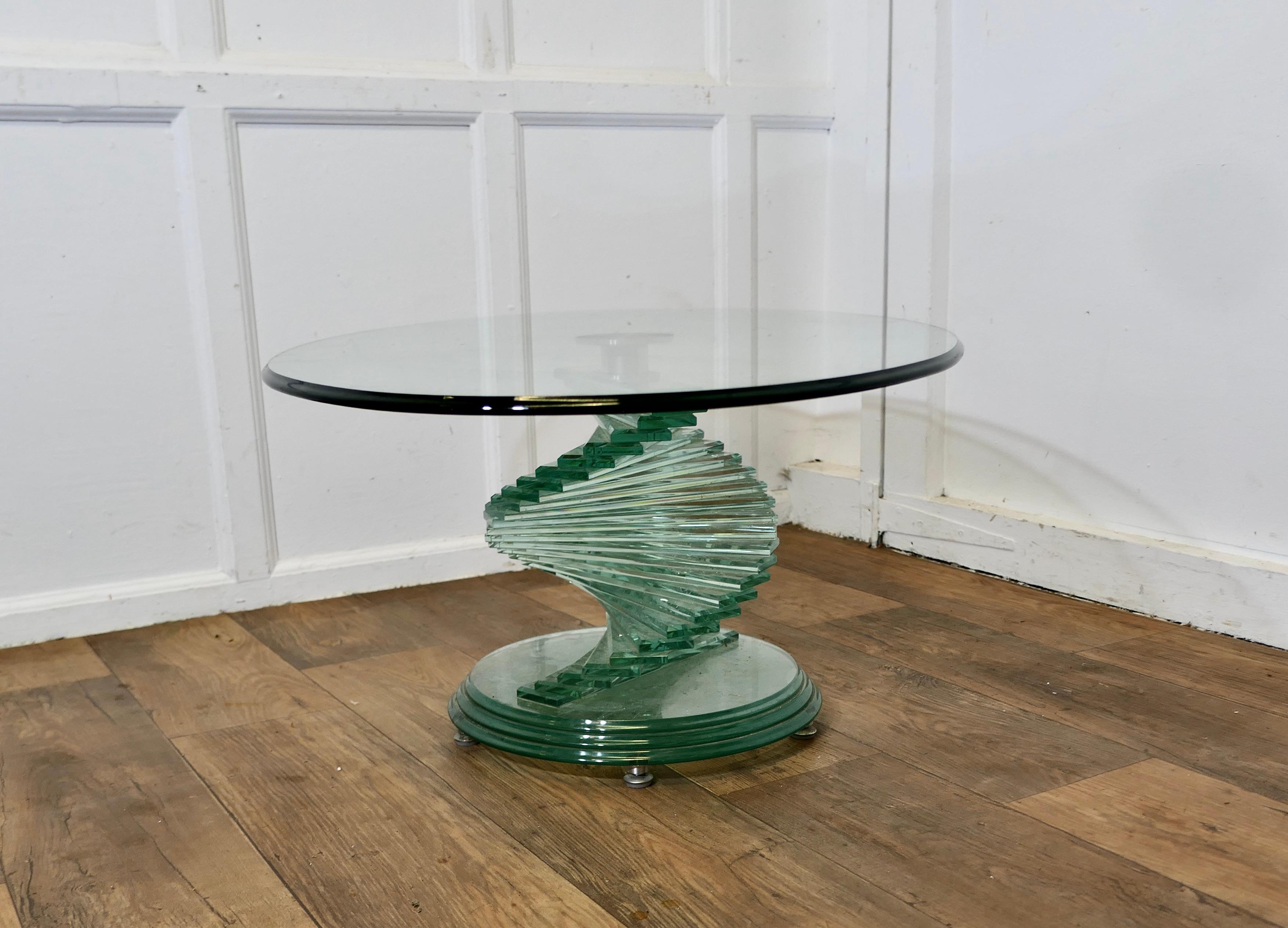 Milieu du XXe siècle Table basse en verre au design rétro des années 1970 posée sur une spirale en verre en vente