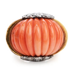1970's Retro Diamond Carved Vintage Coral 18k Gold Shell Cocktail Ring