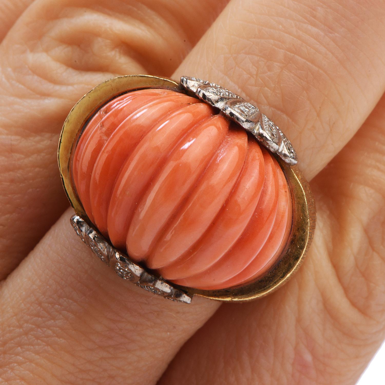 Women's 1970's Retro Diamond Carved Vintage Coral 18k Gold Shell Cocktail Ring