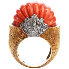 1970's Retro Diamond Carved Vintage Coral 18k Gold Shell Cocktail Ring
