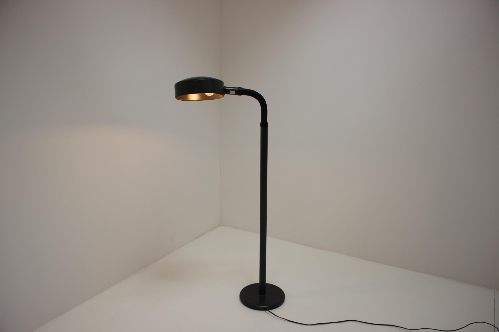 Late 20th Century 1970s Retro Vintage Freestanding Dijkstra Bowl Shaped Reading Floor Lamp For Sale