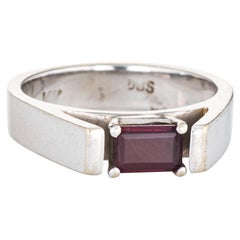 Bague en grenat rhodolite des années 1970, or blanc 14 carats, bijouterie d'art de succession, taille émeraude