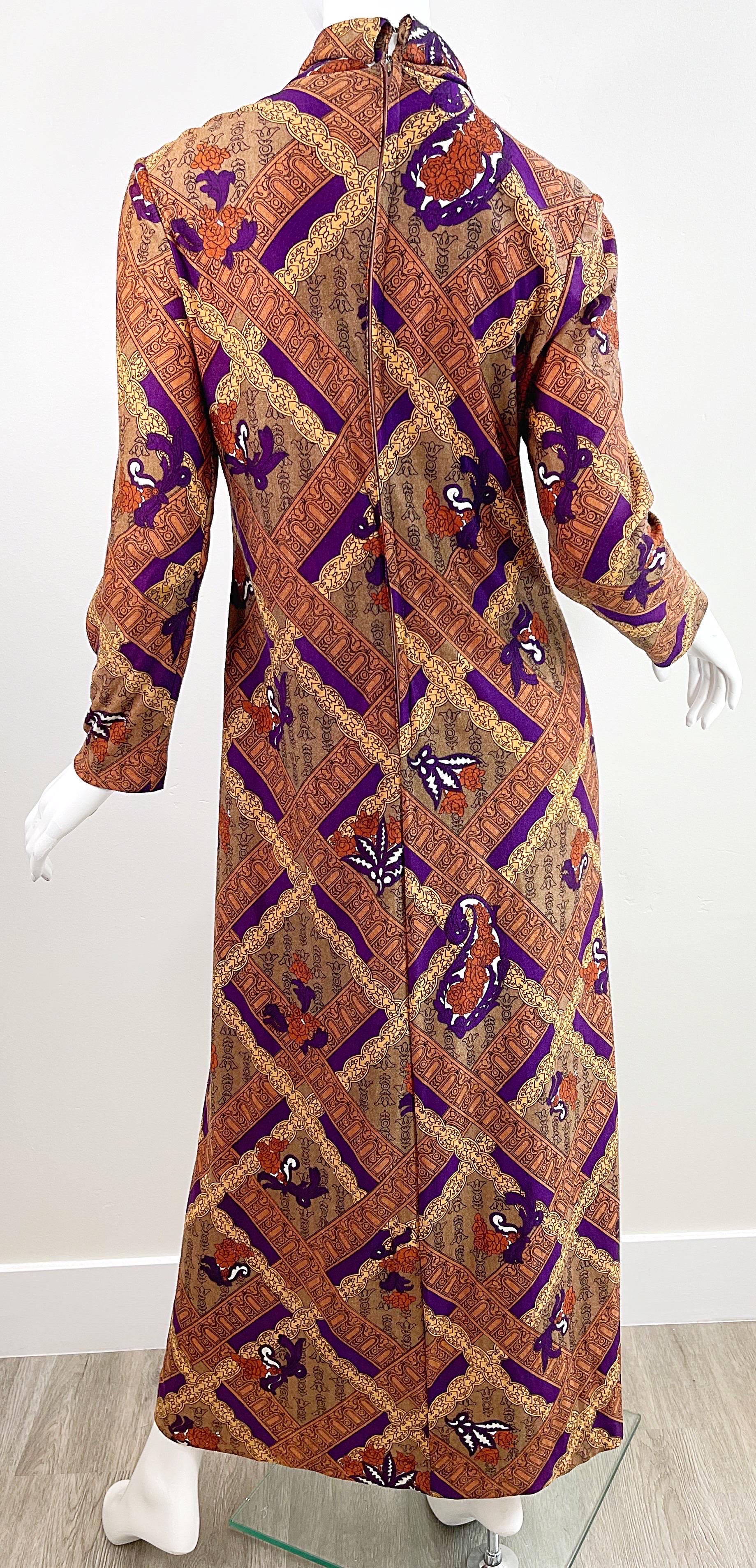 Rhonda Roy - Robe longue vintage à manches longues et col bénitier, imprimé abstrait, années 1970 en vente 3