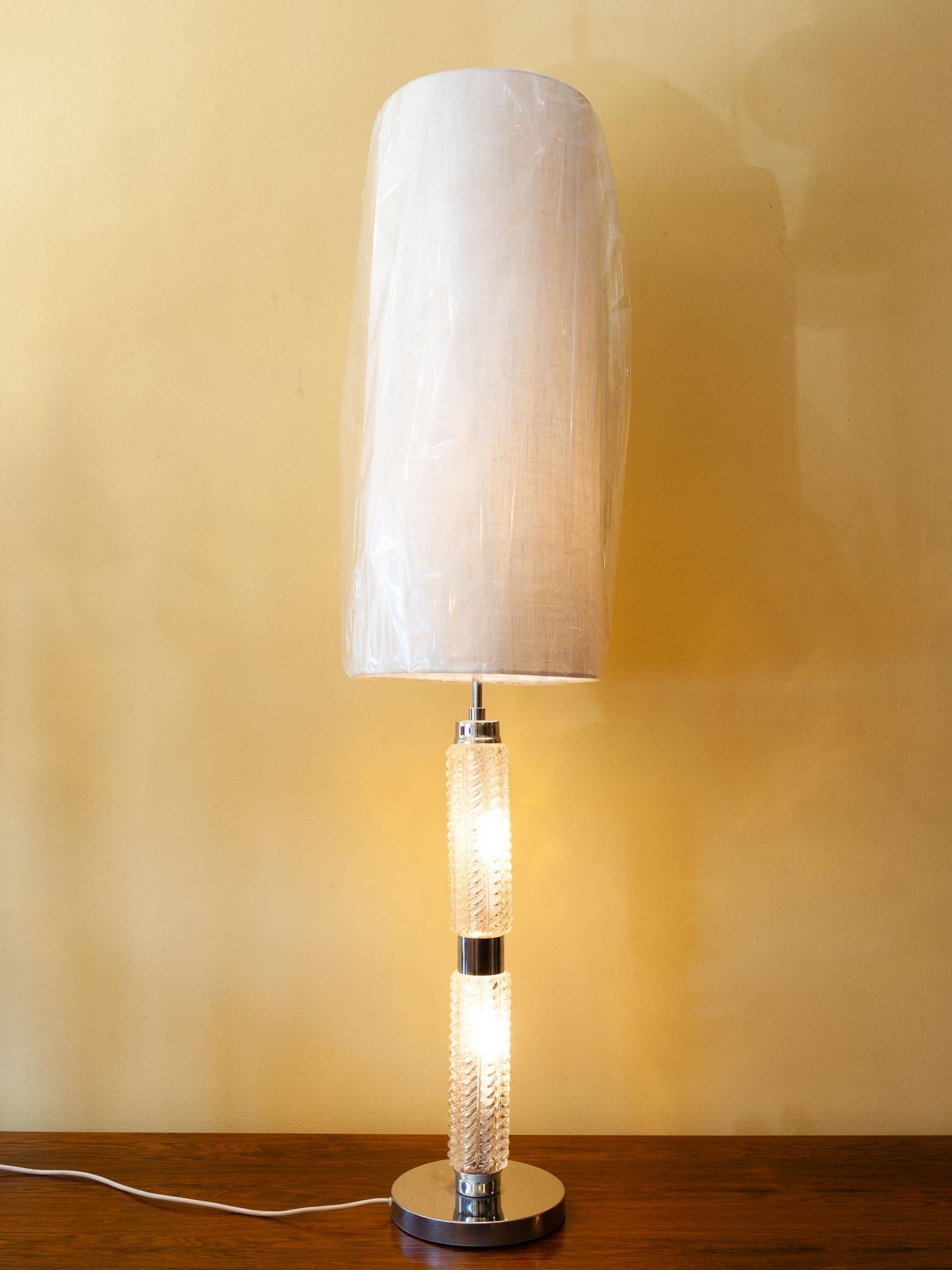 An imposing chromed metal and mottled glass table or floor lamp designed by Richard Essig. Manufactured in Germany during the 1970s. An interesting light with a single screw in bulb holder requiring an E27 bulb. The glass stem also lights up in