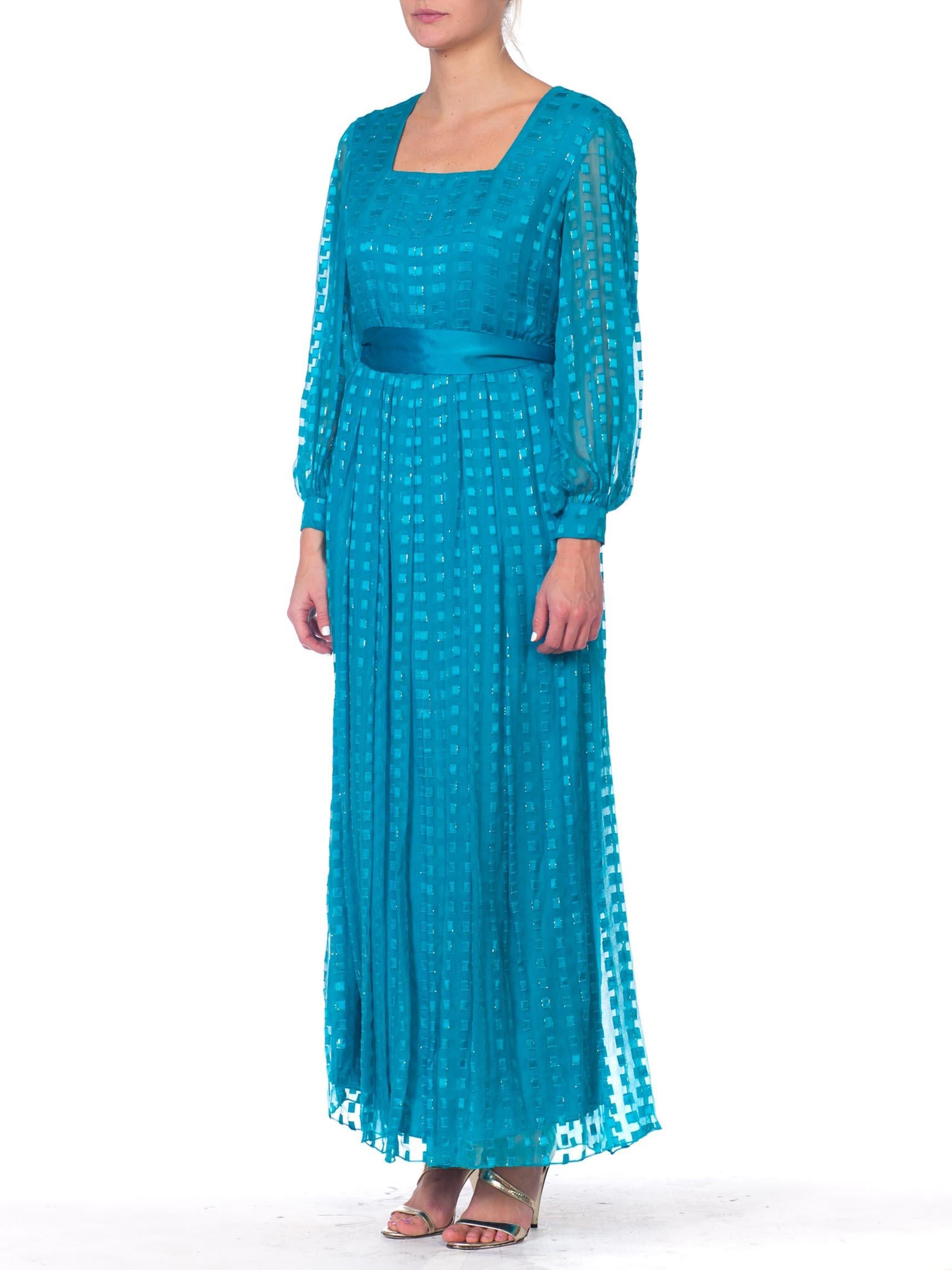 RICHILENE Teal Seide & Lurex Fil Coupé Halbformelles Kleid mit langen Ärmeln mit, 1970er Jahre  (Blau) im Angebot