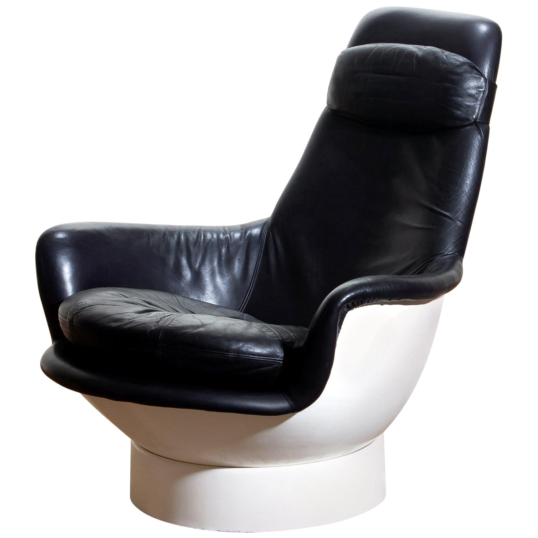 1970s Risto Halme White Fiberglass Lounge or Easy Chair 