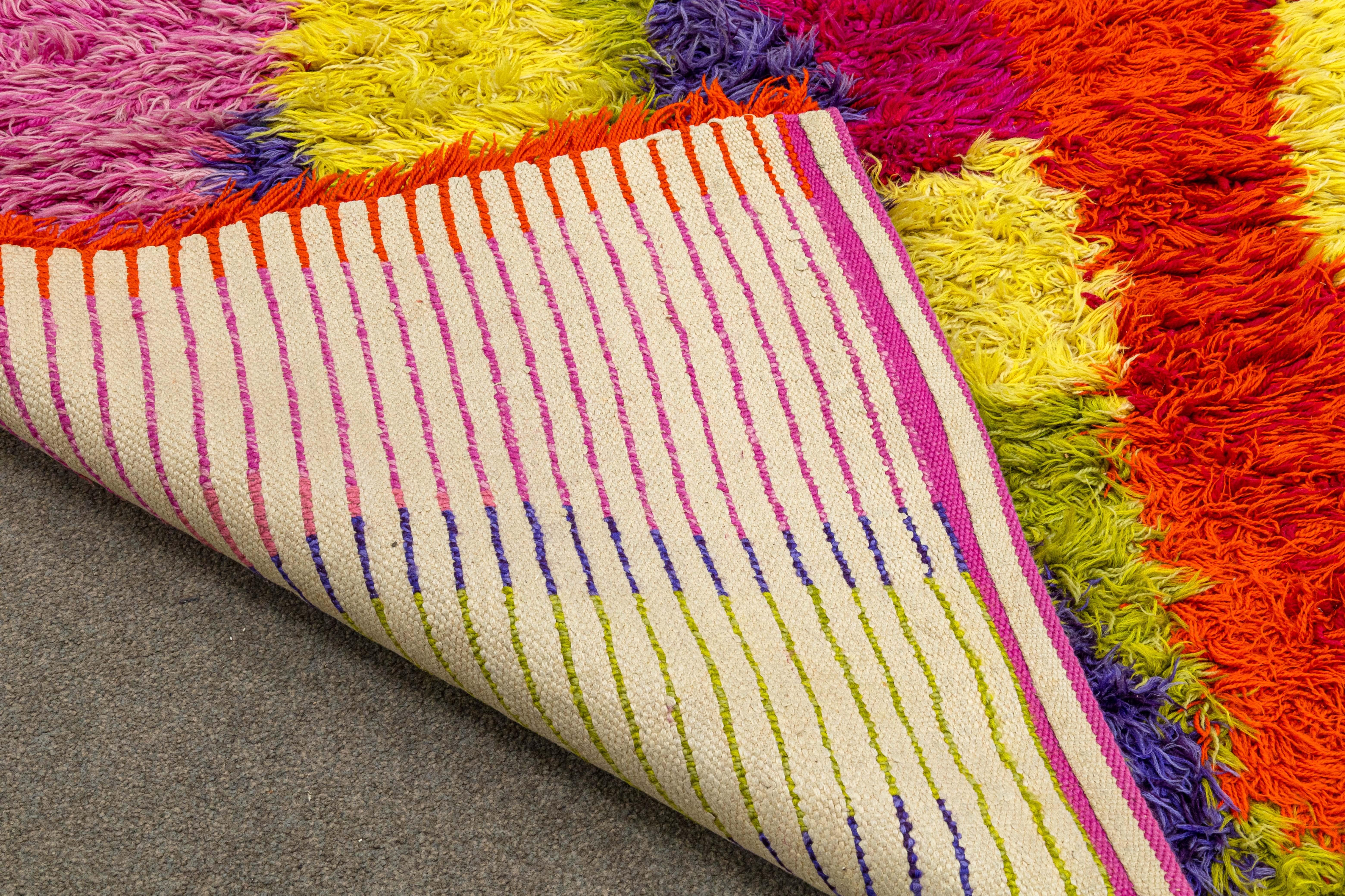1970er Robert Kidd Bunt handgewebter Wollteppich Wandbehang 5,5' x 6,5', farbenfroher Wandbehang im Angebot 1