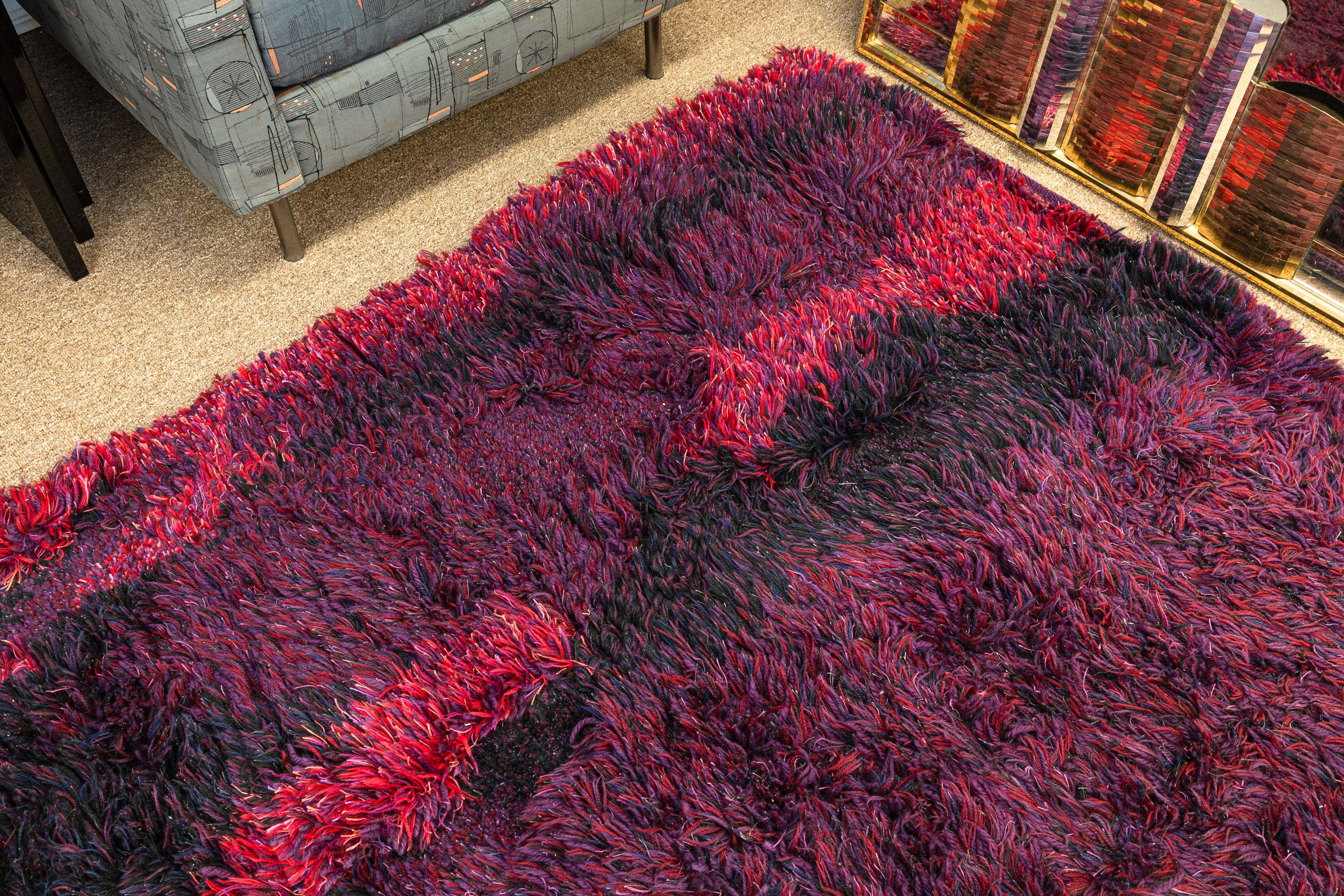 Moderne 1970s Robert Thed Handwoven Wool Area Rug Wall Hanging 5.5' x 8.5' (Tapis de laine tissé à la main) en vente