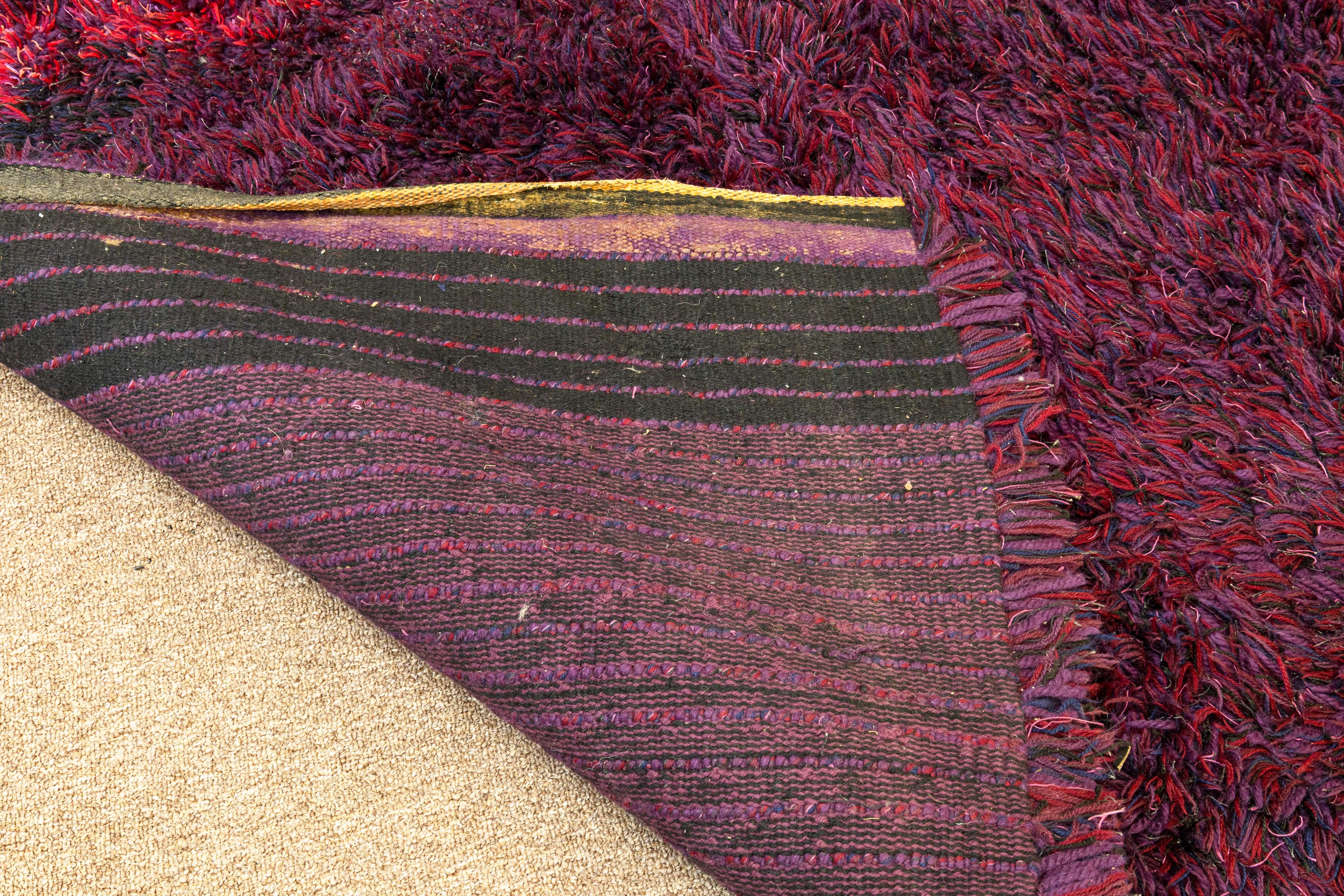 Fin du 20e siècle 1970s Robert Thed Handwoven Wool Area Rug Wall Hanging 5.5' x 8.5' (Tapis de laine tissé à la main) en vente