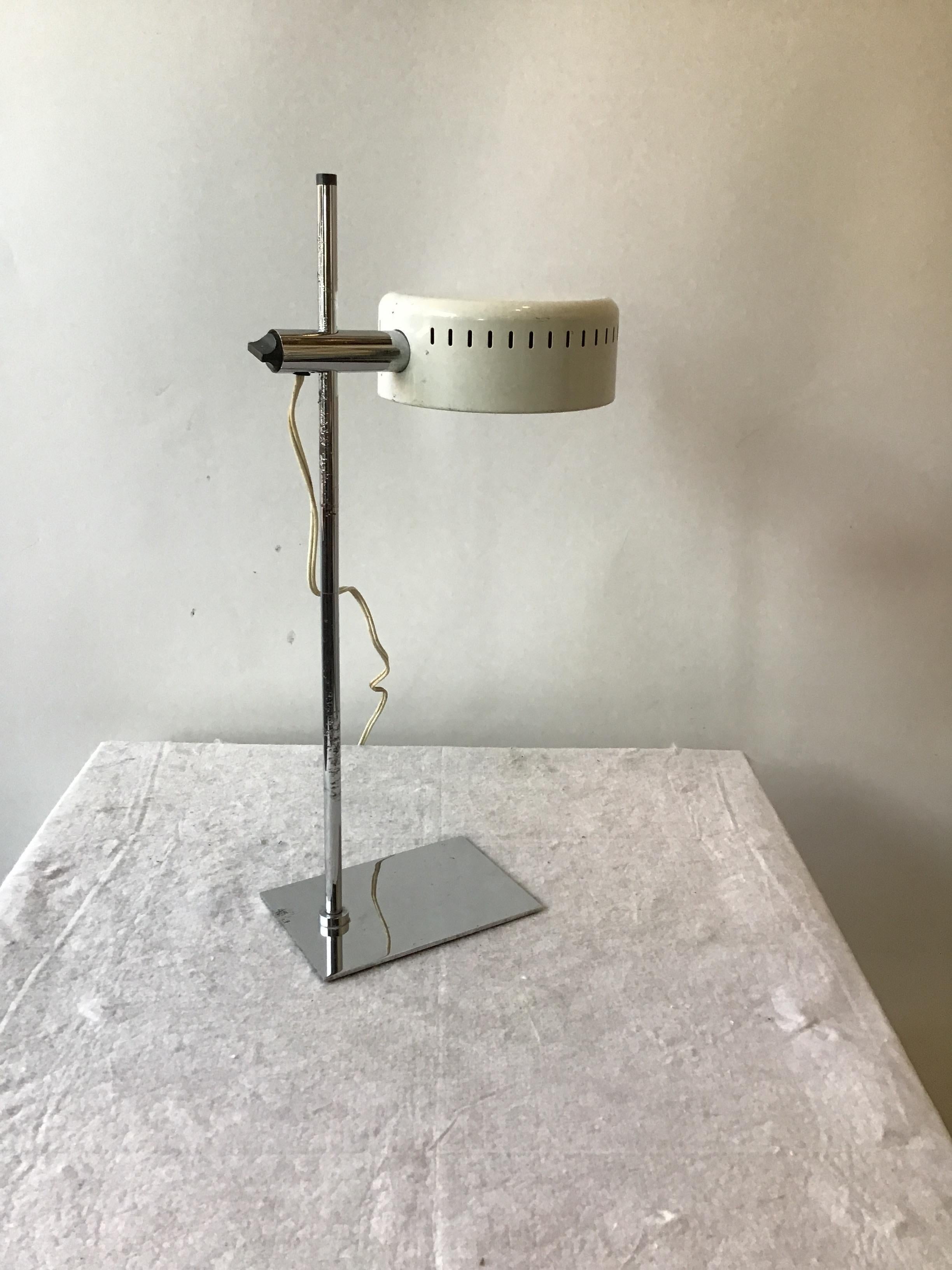 Modern 1970s Robert Sonneman Chrome and Painted Metal Table Lamp For Sale