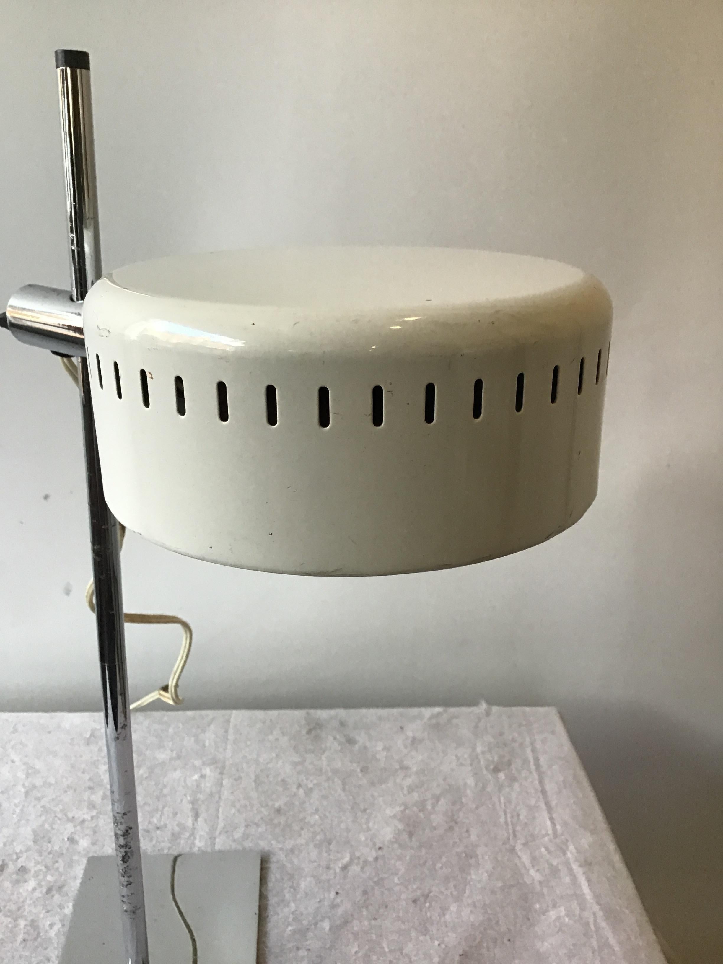 Late 20th Century 1970s Robert Sonneman Chrome and Painted Metal Table Lamp For Sale