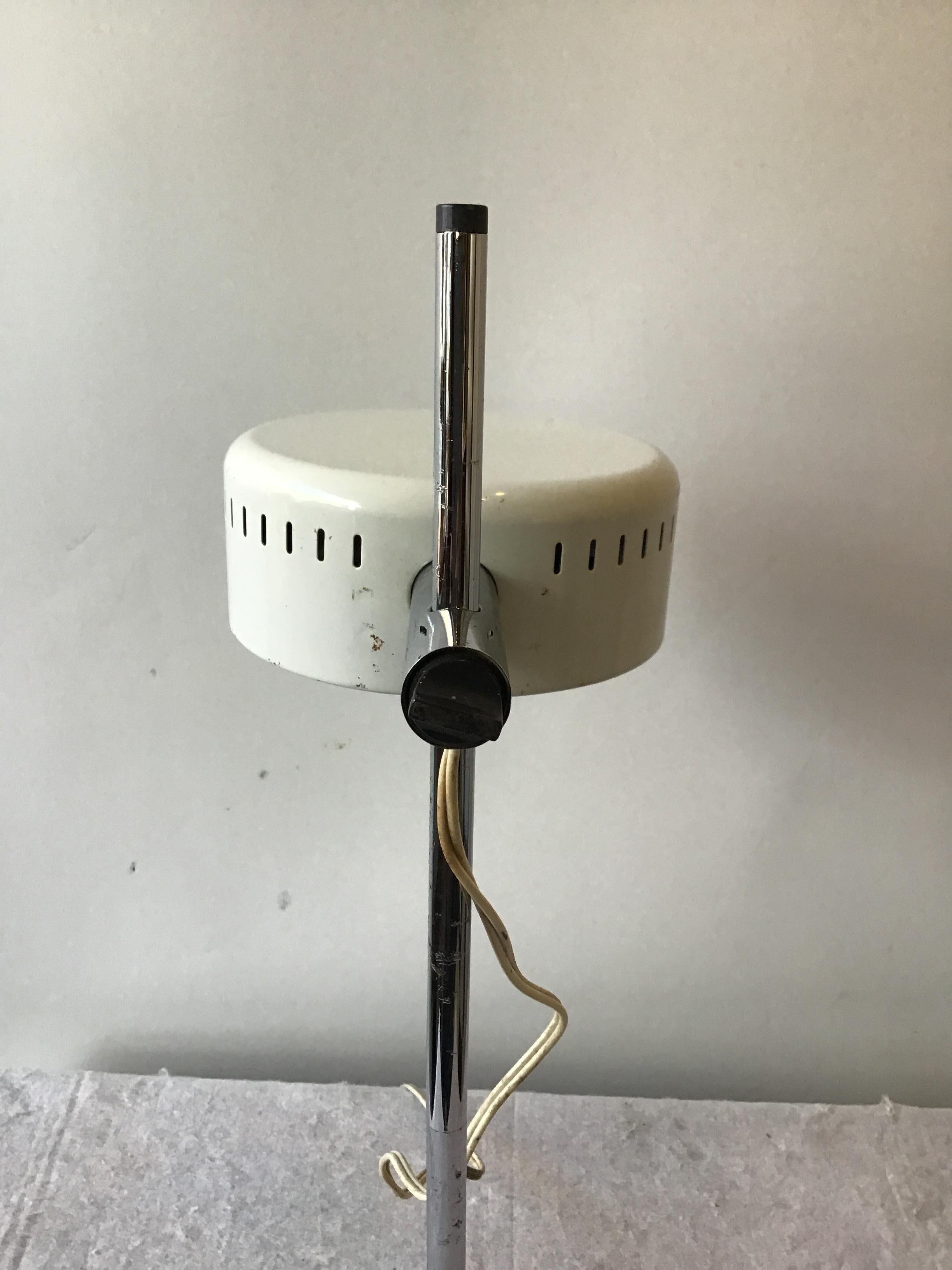 1970s Robert Sonneman Chrome and Painted Metal Table Lamp For Sale 2