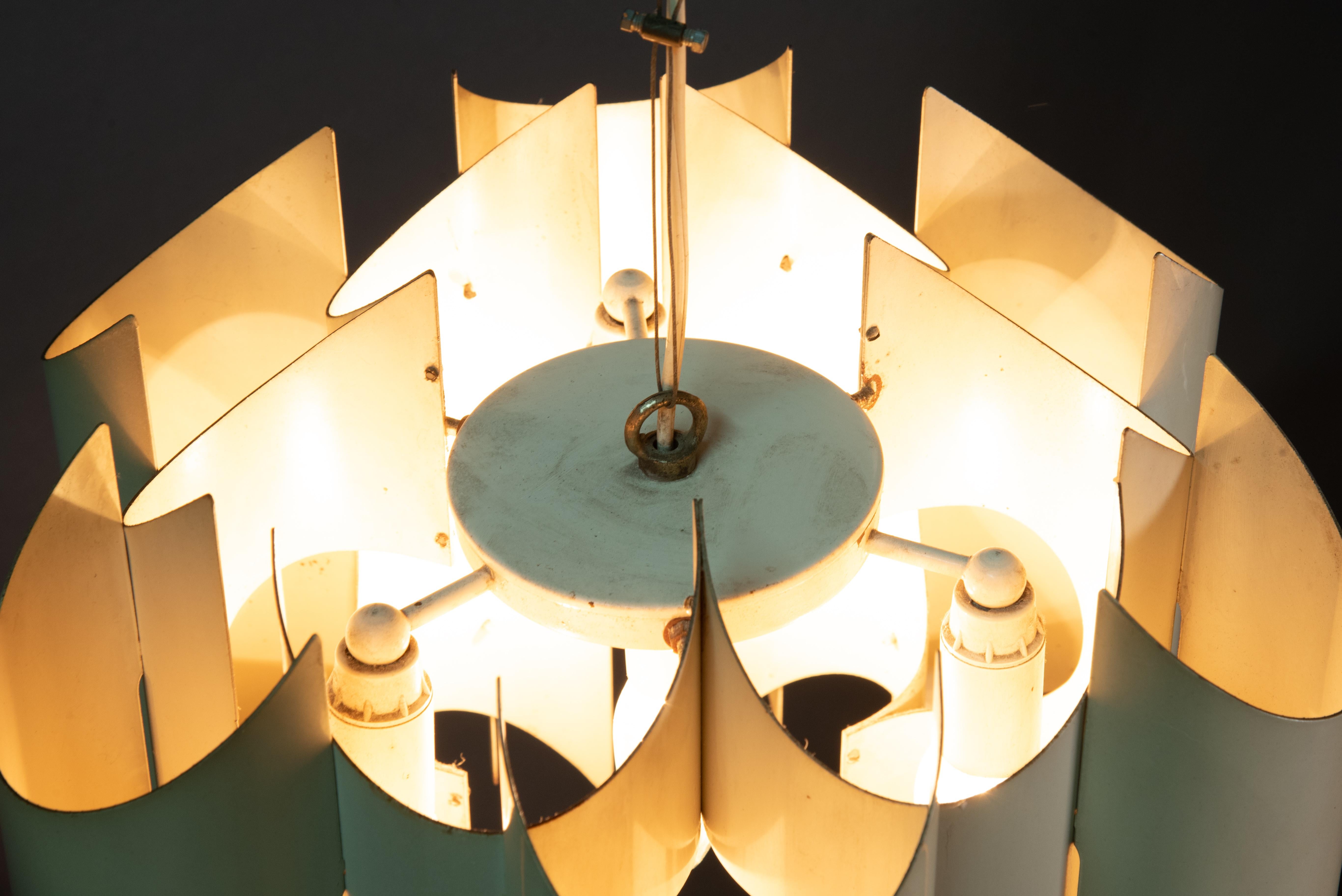 Lampadario americano moderno a sospensione in metallo colorato in vendita 6