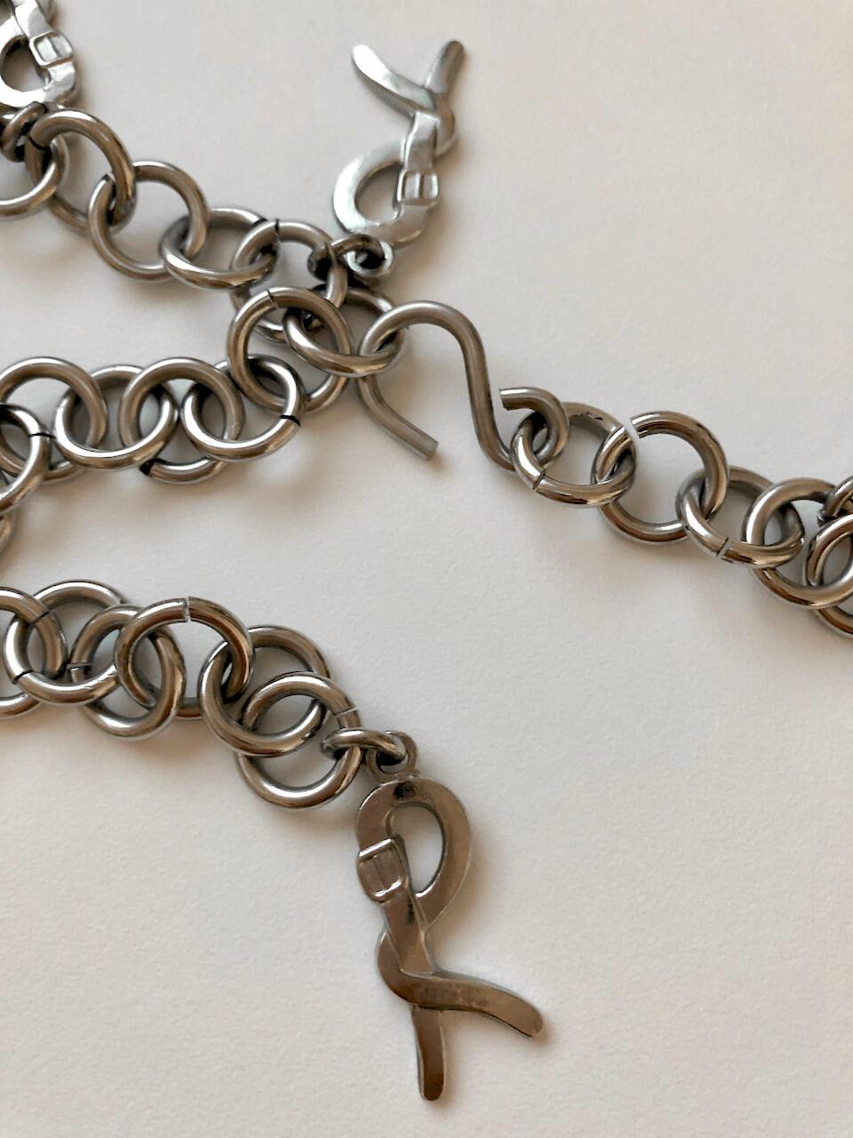 1970s Roberta di Camerino Silver Metal Logo Charm Chain Link Belt Necklace Strap For Sale 2