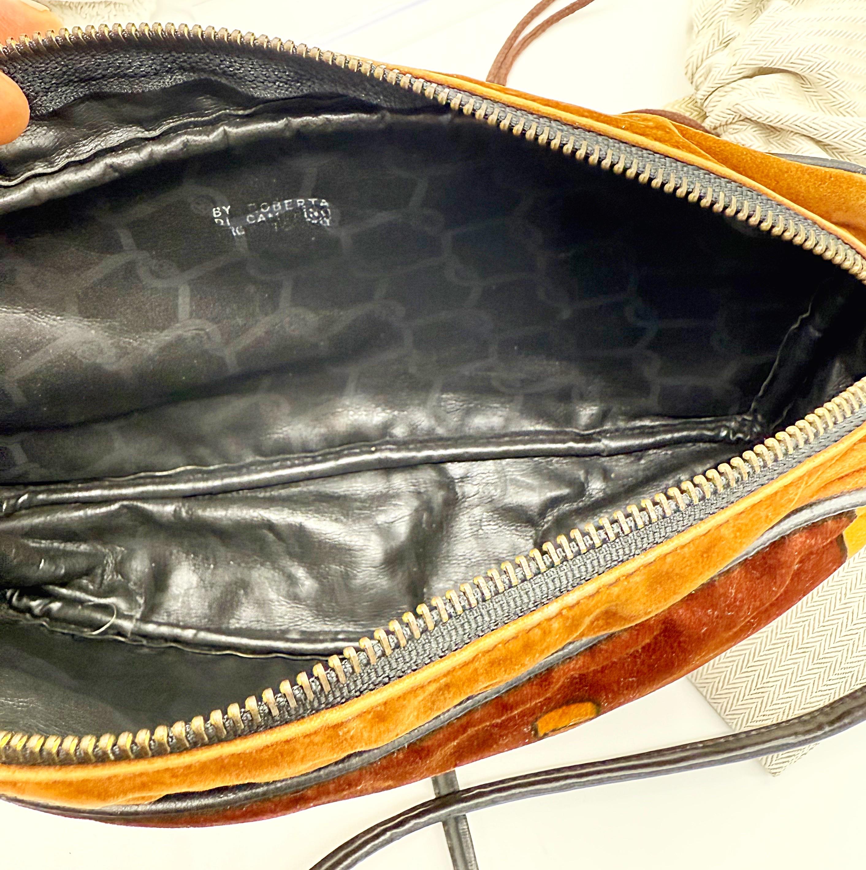 Femenino o masculino Bolso cruzado vintage de terciopelo marrón tostado Roberta Di Camerino Trompe l'Oeil de los años 70 en venta