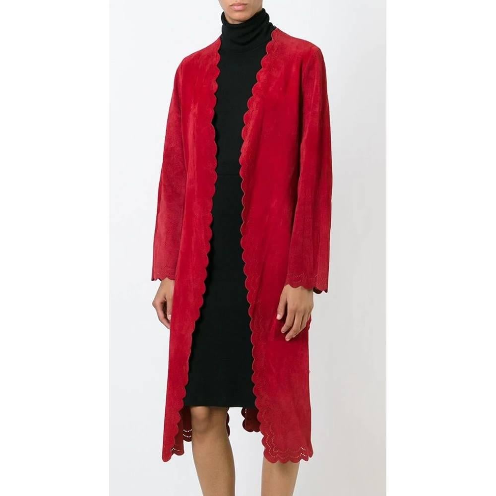 Roberta di Camerino red suede scalloped hem open-front coat, featuring long sleeves, side slits and decorative perforations.

Size: 44 IT

Flat measurements
Height: 108 cm
Bust: 48 cm
Sleeves: 60 cm

Product code: A5605

Notes: The item shows some