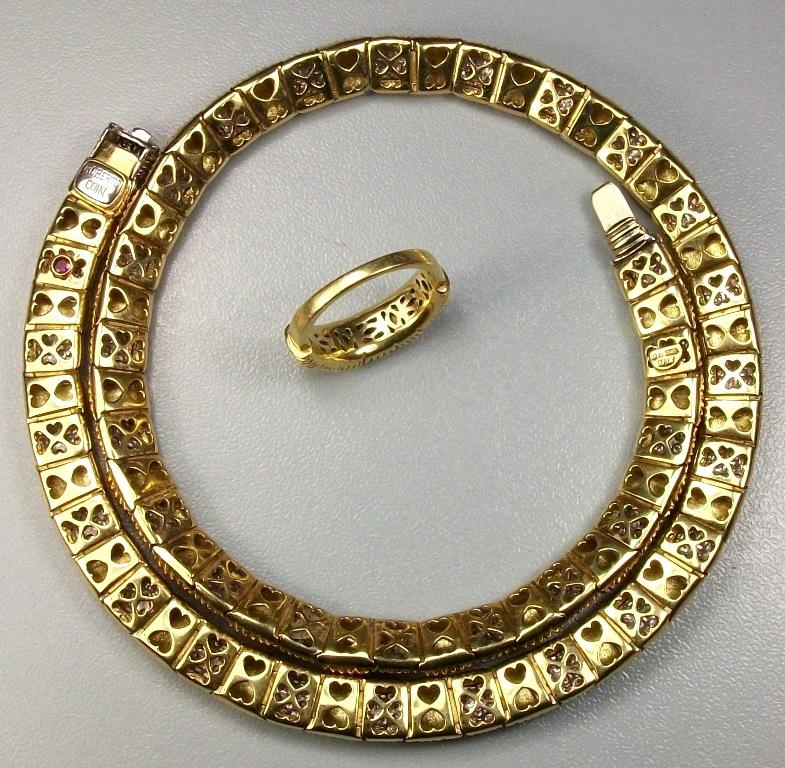 


A more than fantastic set, circa 1960/1970 18k yellow gold and 4.50 carat of G color diamonds necklace and ring  signed by Roberto Coin, one of the most famous Italian jewels designer. The set is made of solid 18k gold and mounts hundreds of