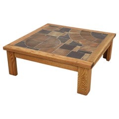 1970s Roger Capron Style Oak Coffee Table with Ceramic Tile Top (Table basse en chêne avec plateau en céramique)