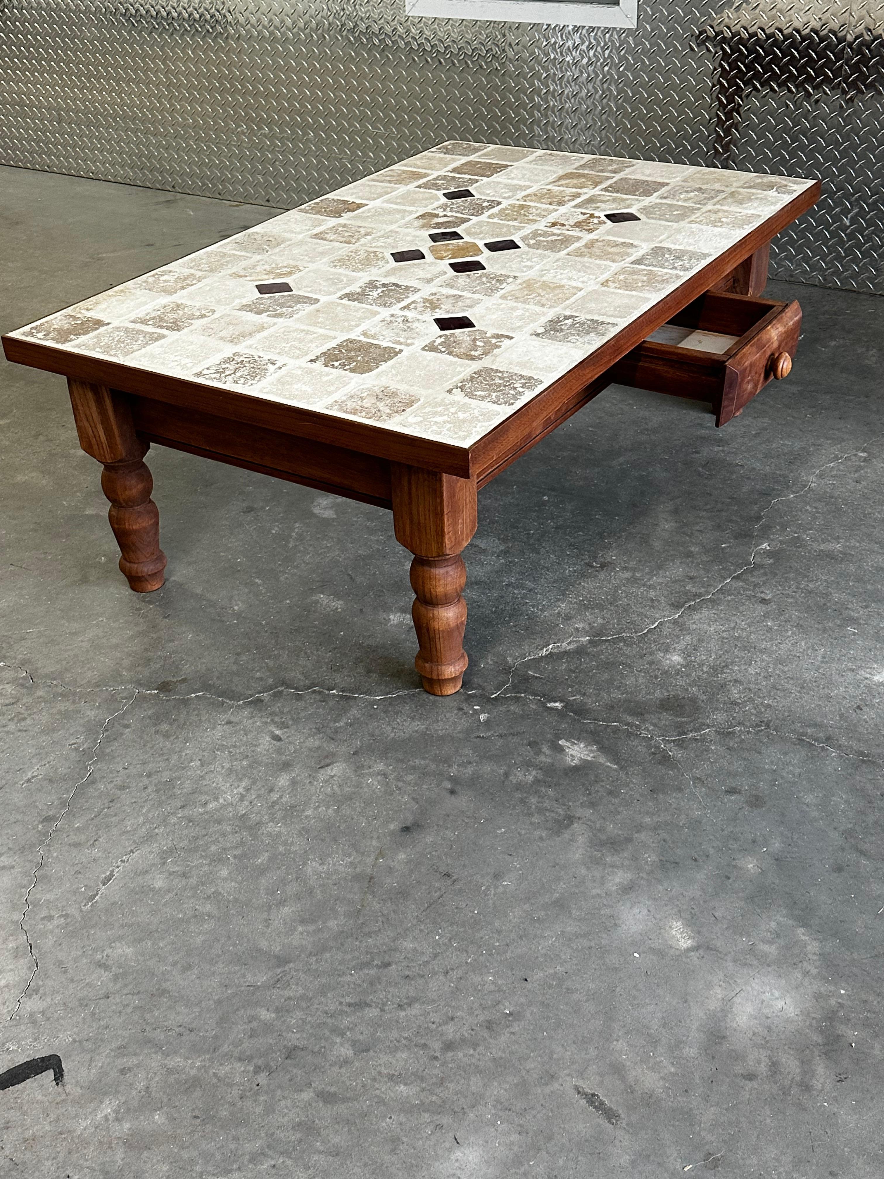 1970er Roger Capron Stil Holz Keramik Stein Fliesen Couchtisch im Angebot 7