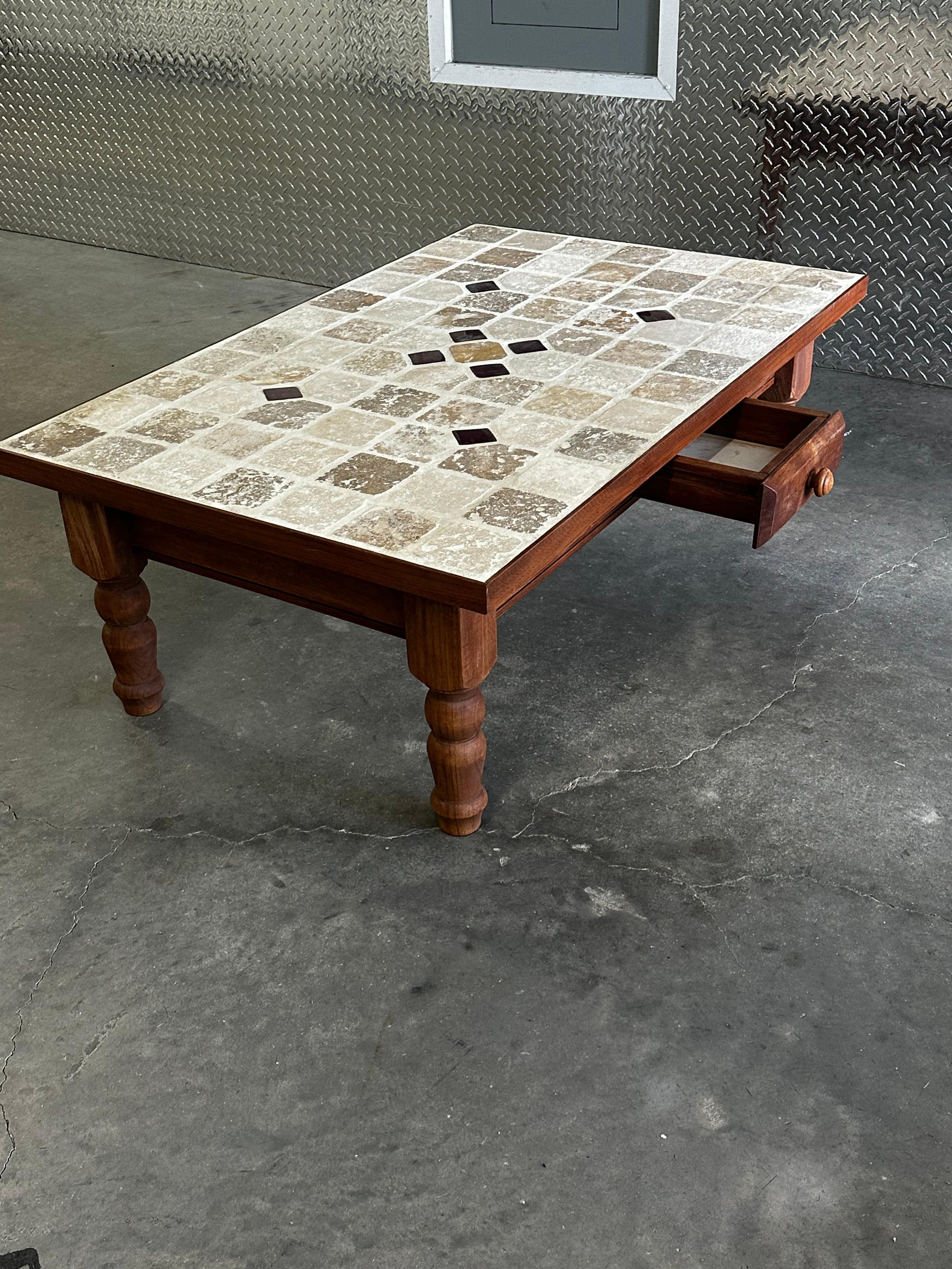 1970er Roger Capron Stil Holz Keramik Stein Fliesen Couchtisch im Angebot 8