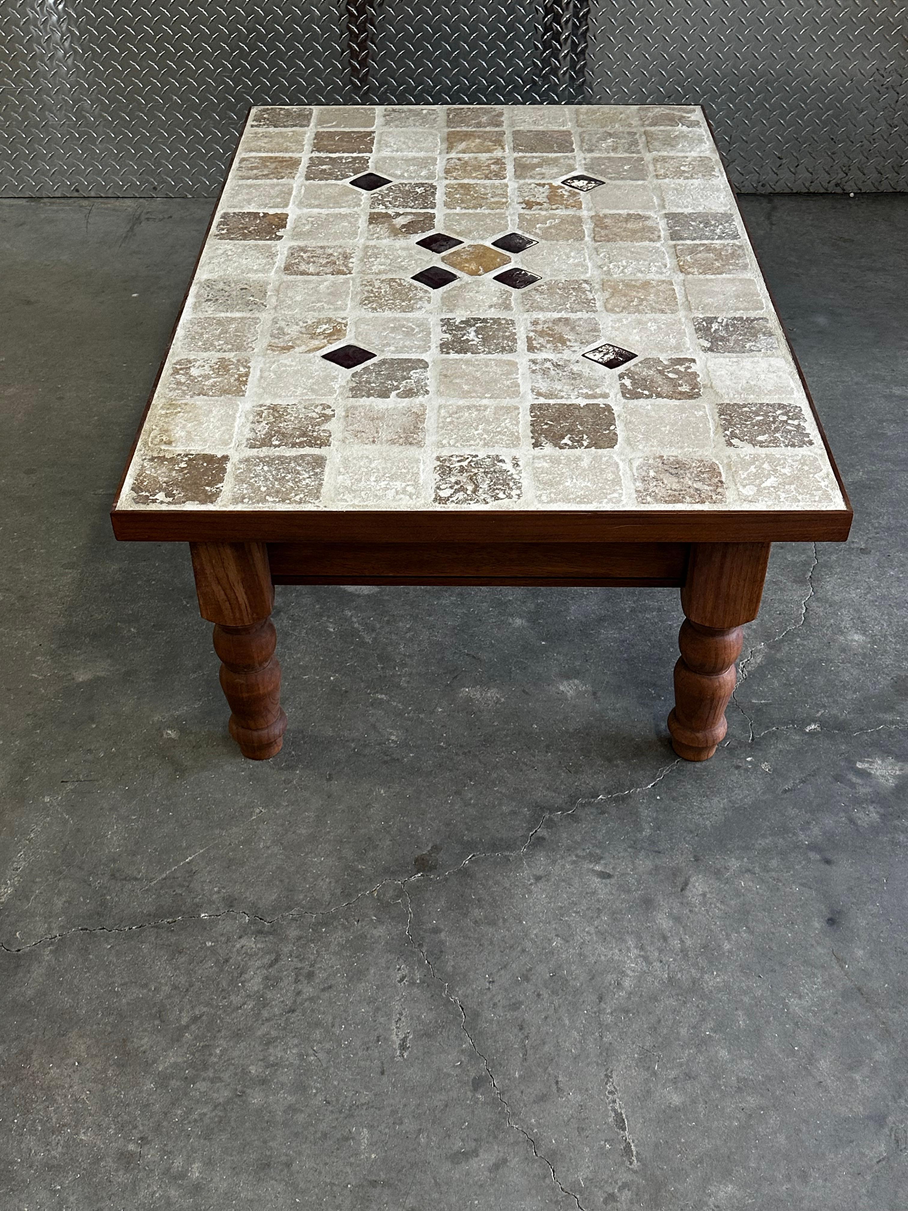 1970er Roger Capron Stil Holz Keramik Stein Fliesen Couchtisch im Angebot 2
