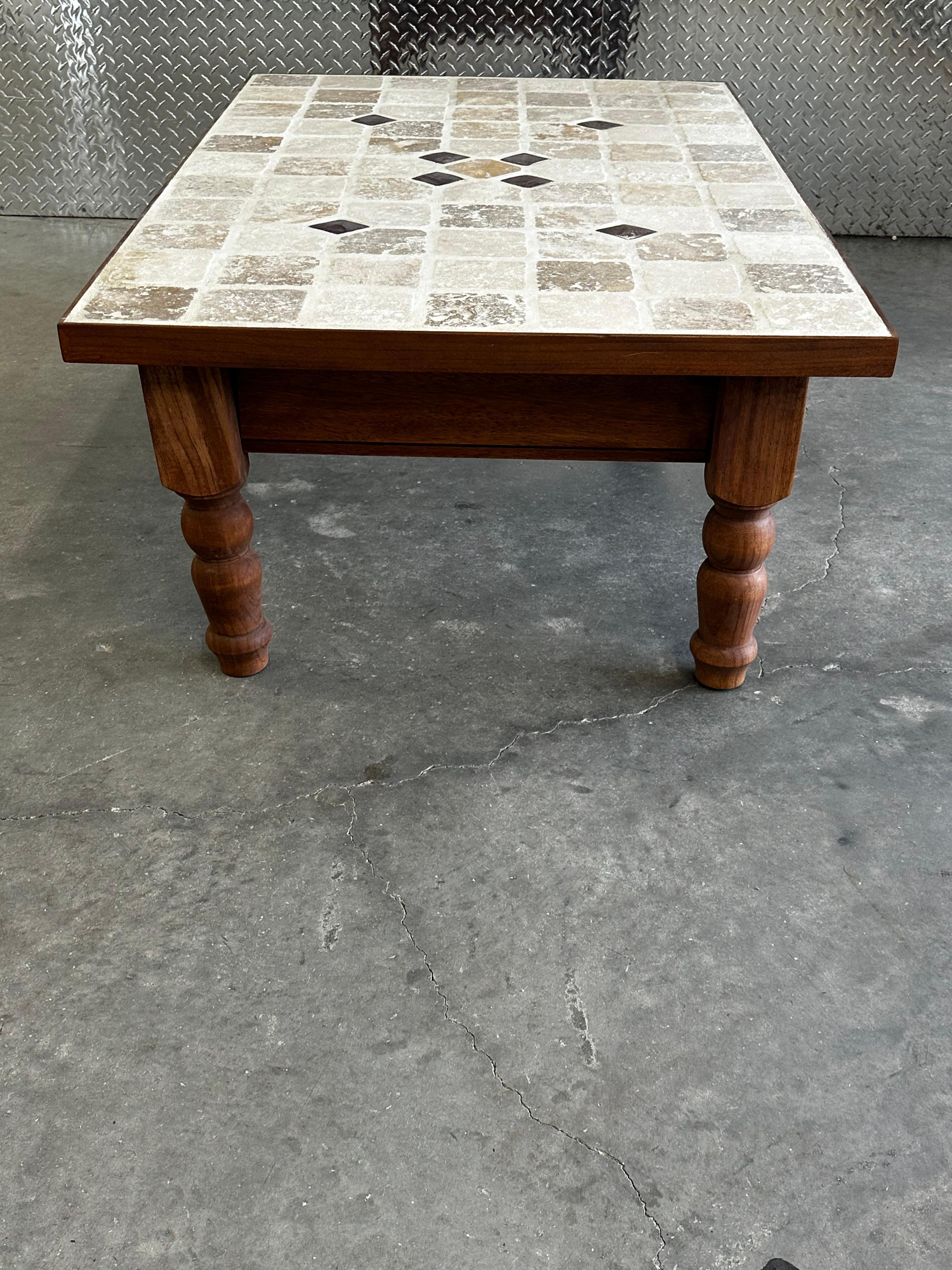 1970er Roger Capron Stil Holz Keramik Stein Fliesen Couchtisch im Angebot 3