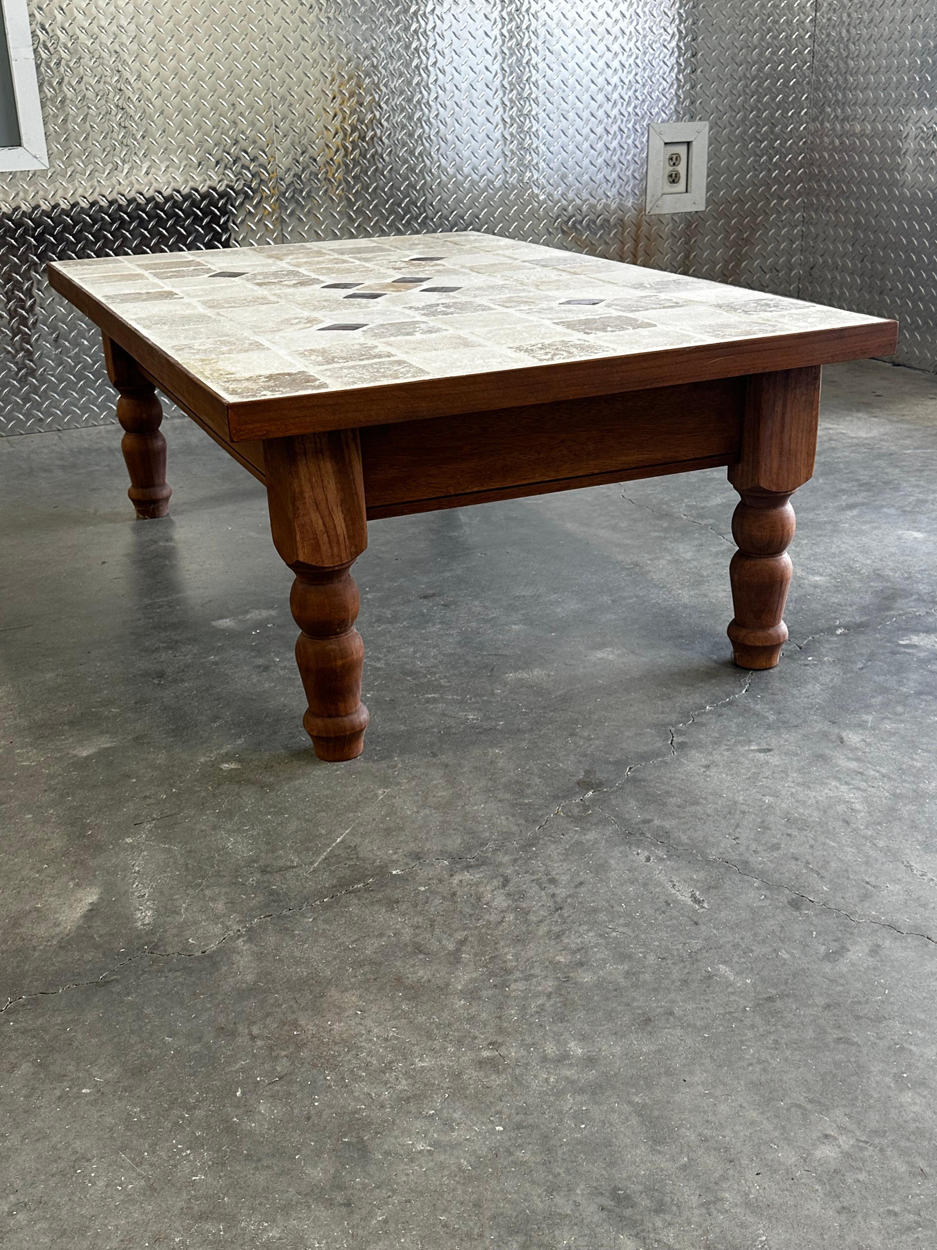 1970er Roger Capron Stil Holz Keramik Stein Fliesen Couchtisch im Angebot 4