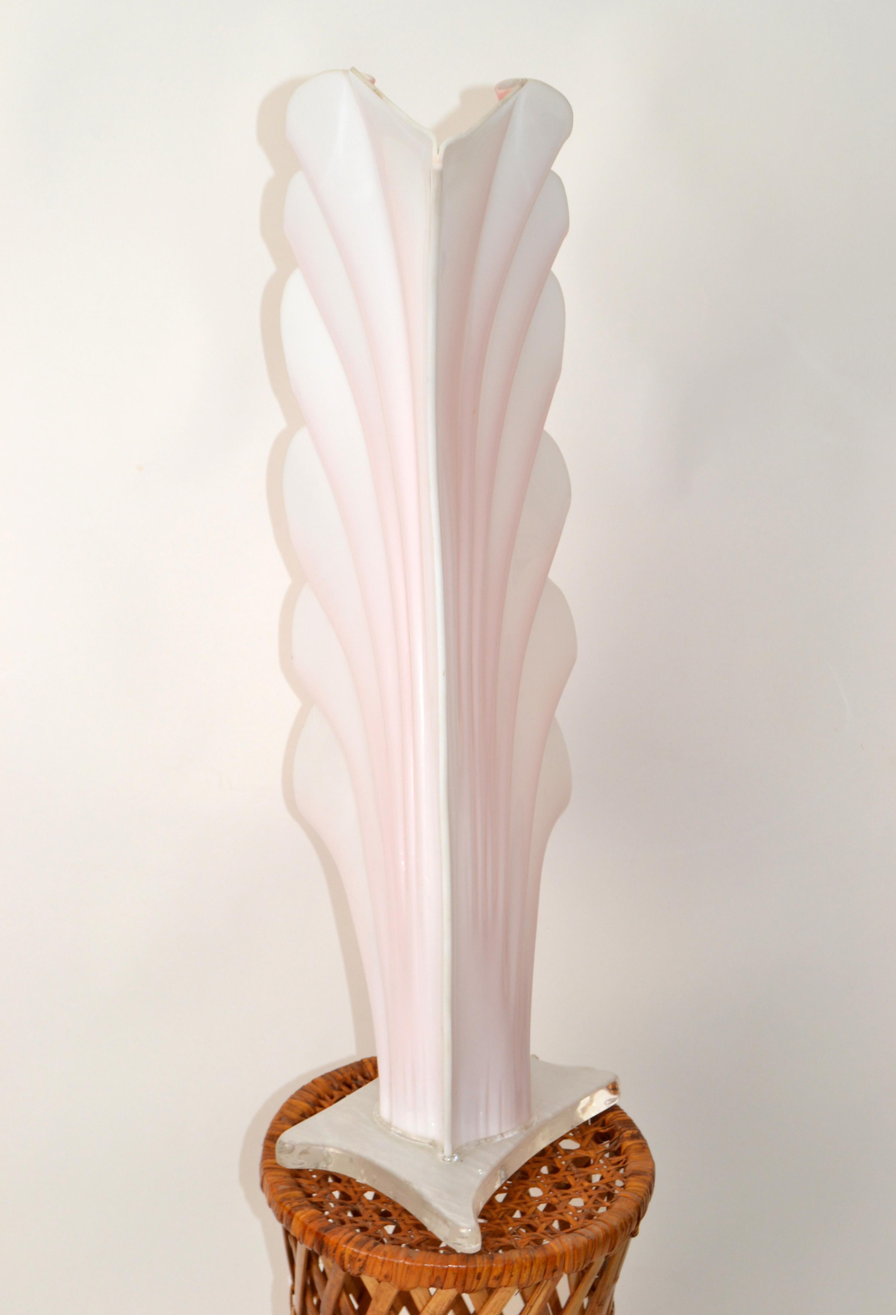 1970s Roger Rougier Acrylic Table Lamp White & Pink Mid-Century Modern Canada In Good Condition For Sale In Miami, FL