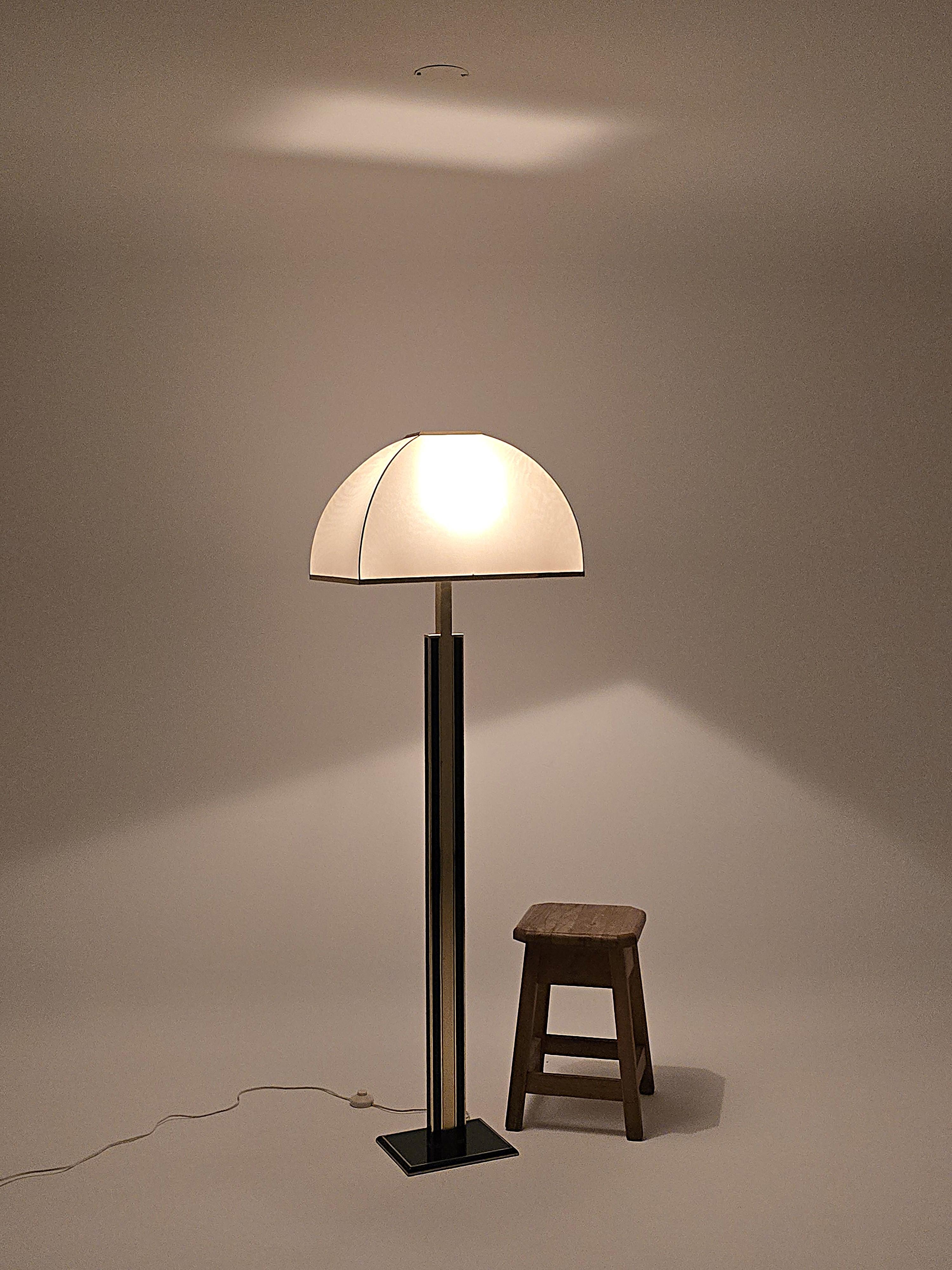 Mid-Century moderno 1970s Romeo Rega Brass Floor Lamp with Original Shade , Italy in vendita