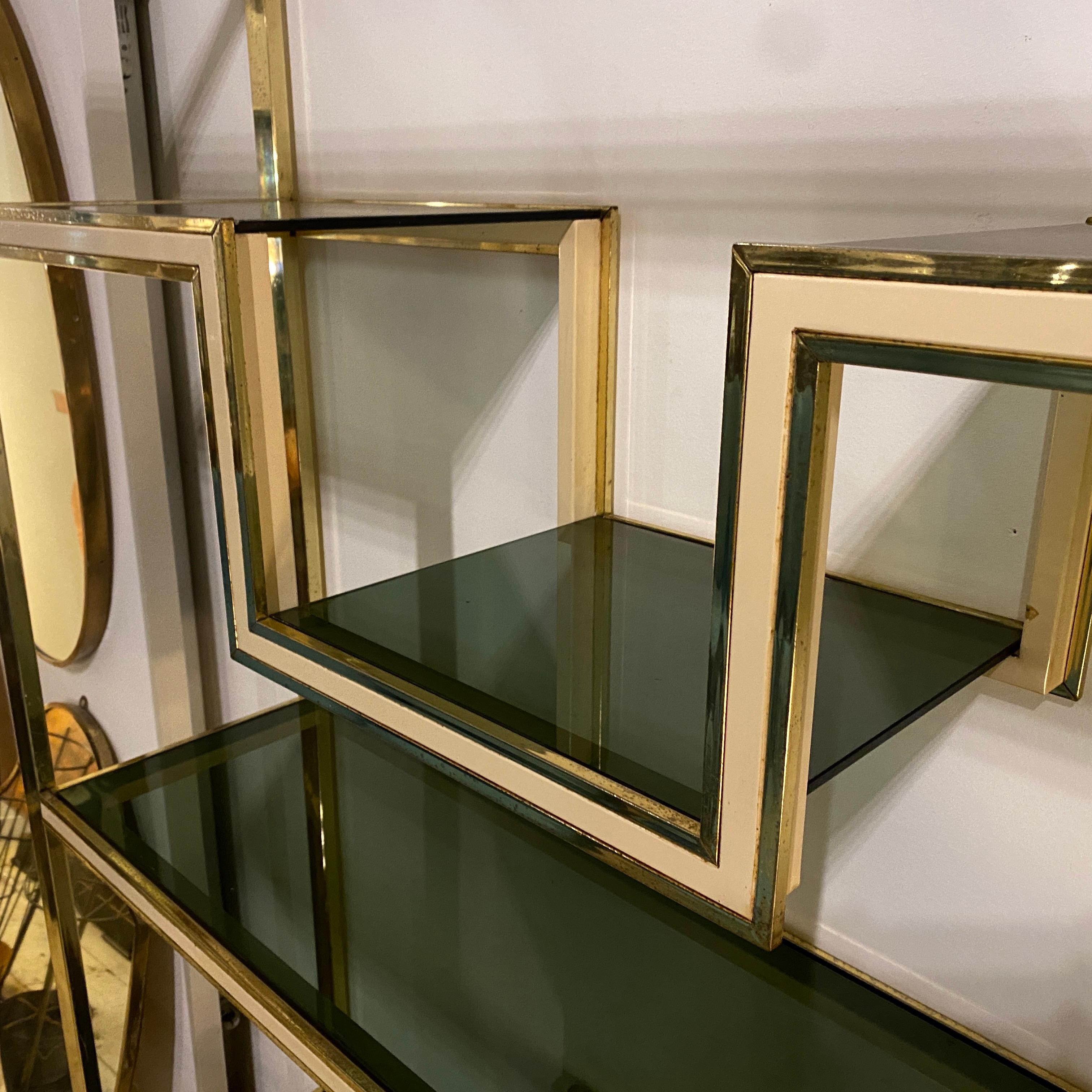 1970s Romeo Rega Mid-Century Modern Brass and Smoked glass Bookcase In Good Condition In Aci Castello, IT