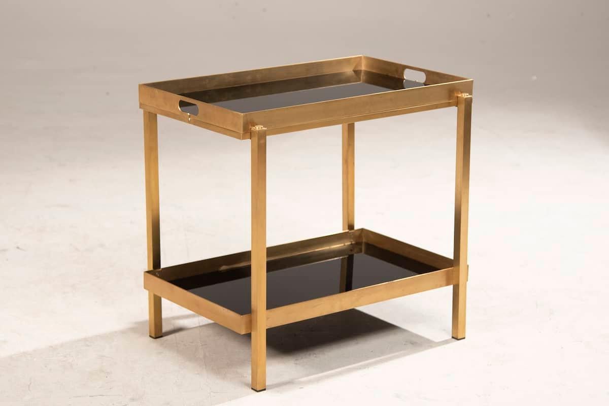 1970er Romeo Rega Style Couchtisch aus Messing und schwarzem Glas, abnehmbares Tablett

Couchtisch aus Messing und schwarzem Glas aus den 1970er Jahren mit abnehmbarem Tablett. Der Romeo-Tisch im Rega-Stil ist nach einer konservativen Restaurierung