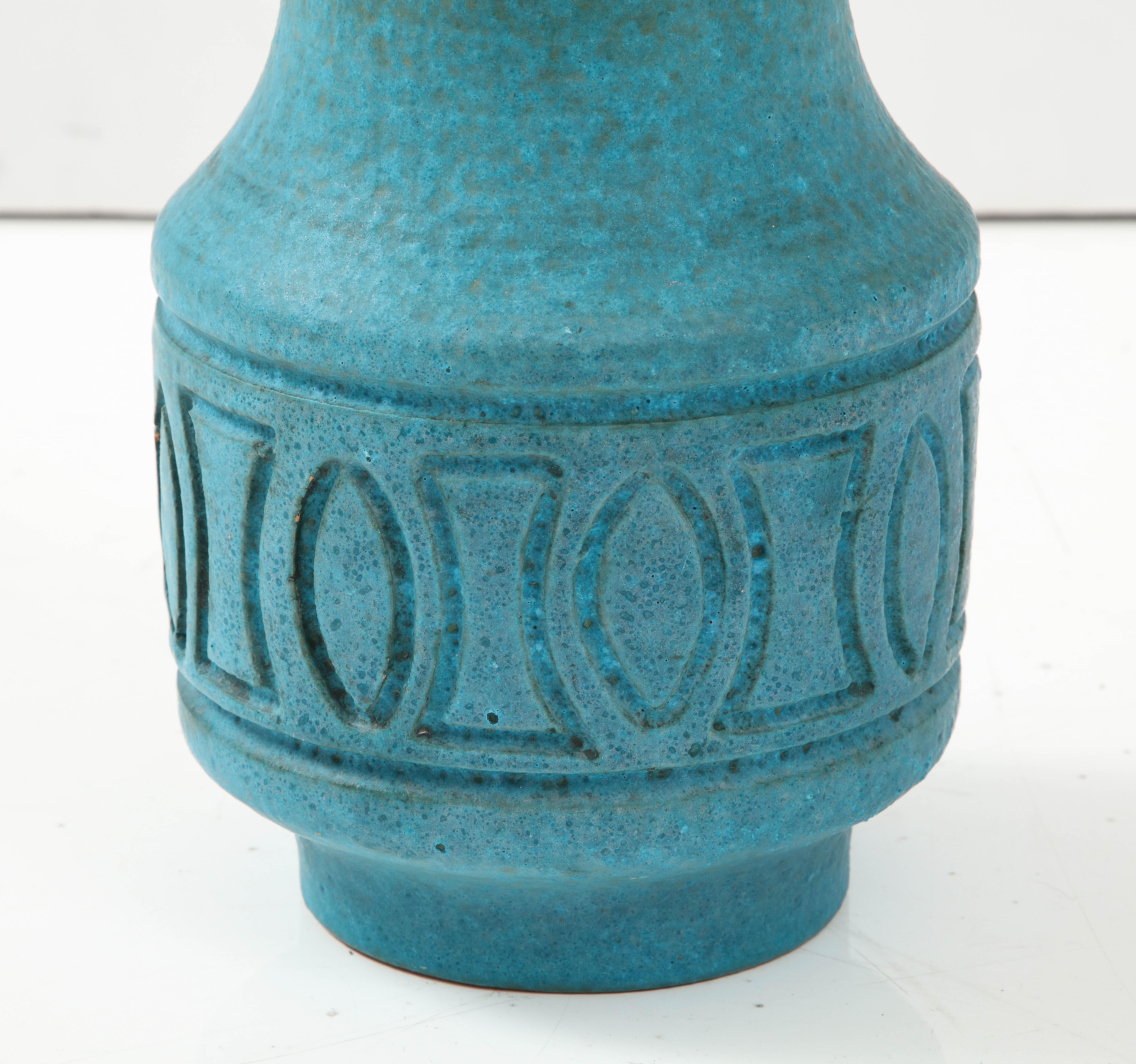 1970's Mid-Century Modern Keramik dekorative Vase von Rosenthal Netter. in Vintage Originalzustand mit geringen Verschleiß und Patina aufgrund von Alter und Nutzung.