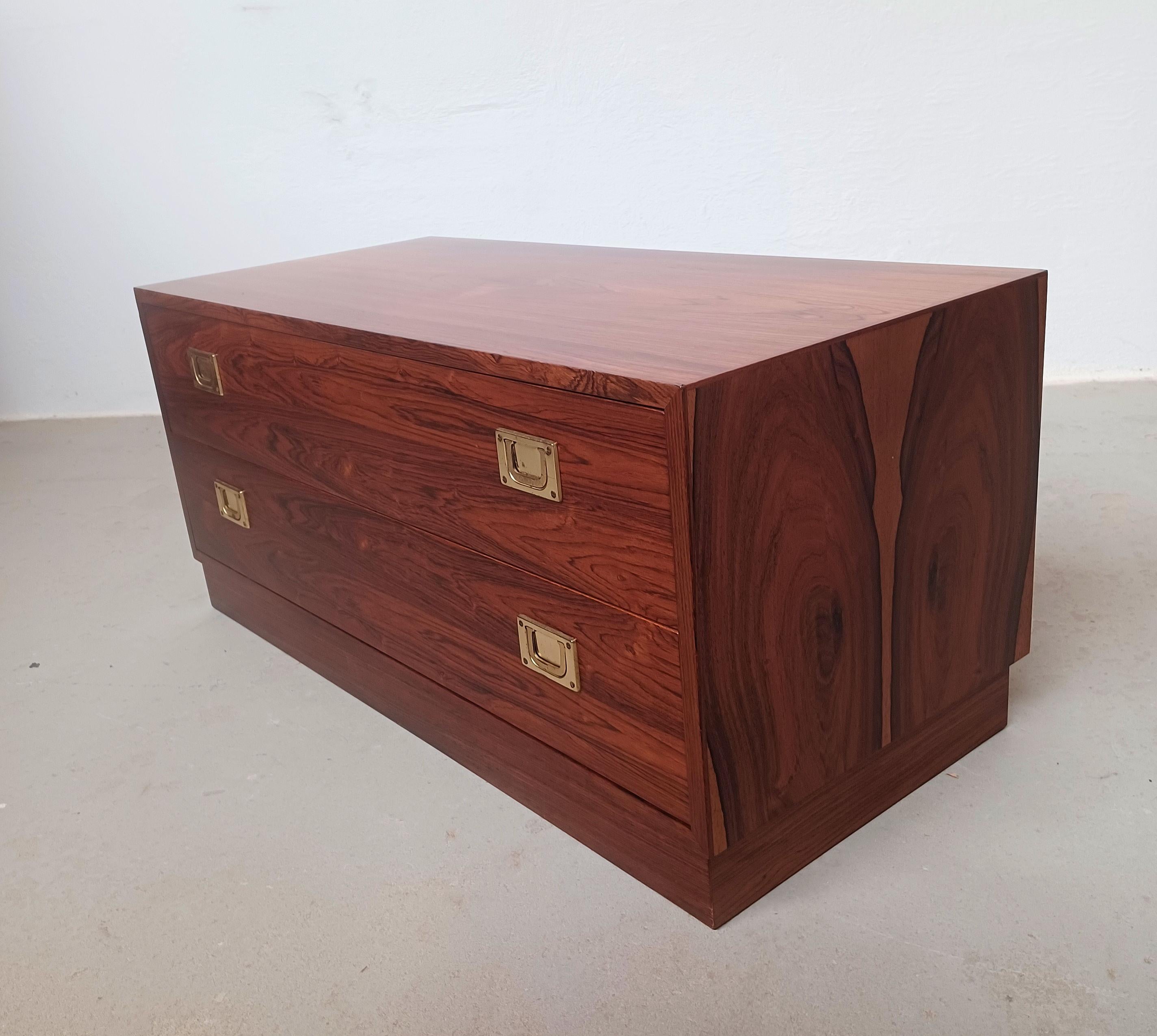 1970s Danish Rosewood Chest of Drawers In Good Condition For Sale In Knebel, DK