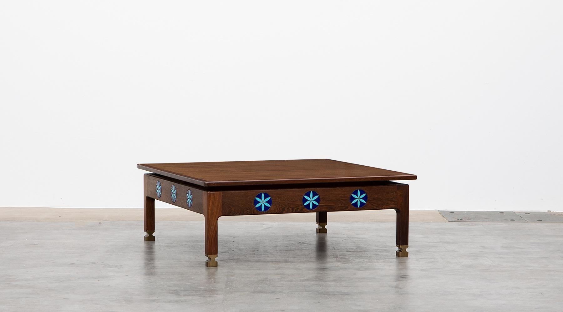 Coffeetable, by Ib Kodod Larsen.

Coffee table in designed by famous Dane Ib Kofod-Larsen. The table features enameled copper emblems and stands on solid feet in beautiful rosewood. Manufactured by Christian Linneberg Mobelfabrik. The benchmark in