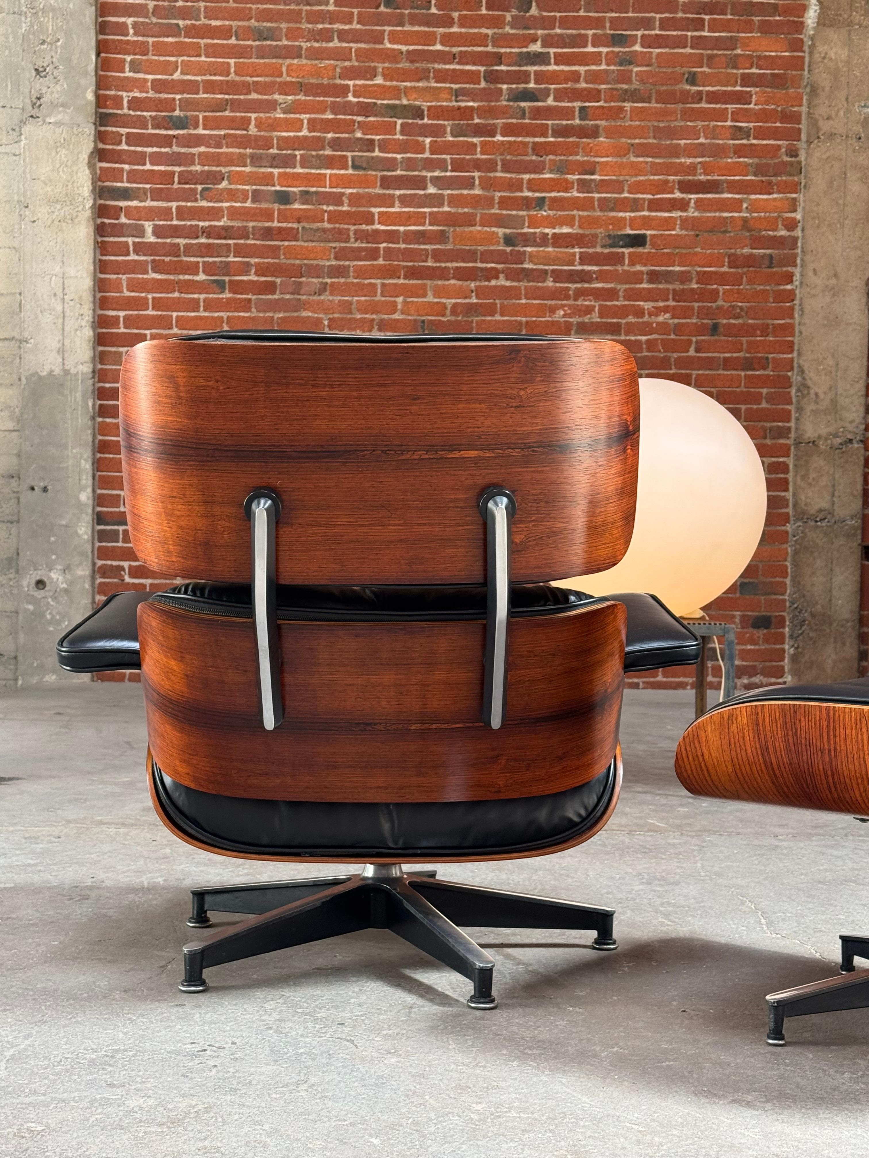 Mid-Century Modern 1970s Rosewood & Leather Eames Lounge Chair & Ottoman (Restored) Herman Miller For Sale