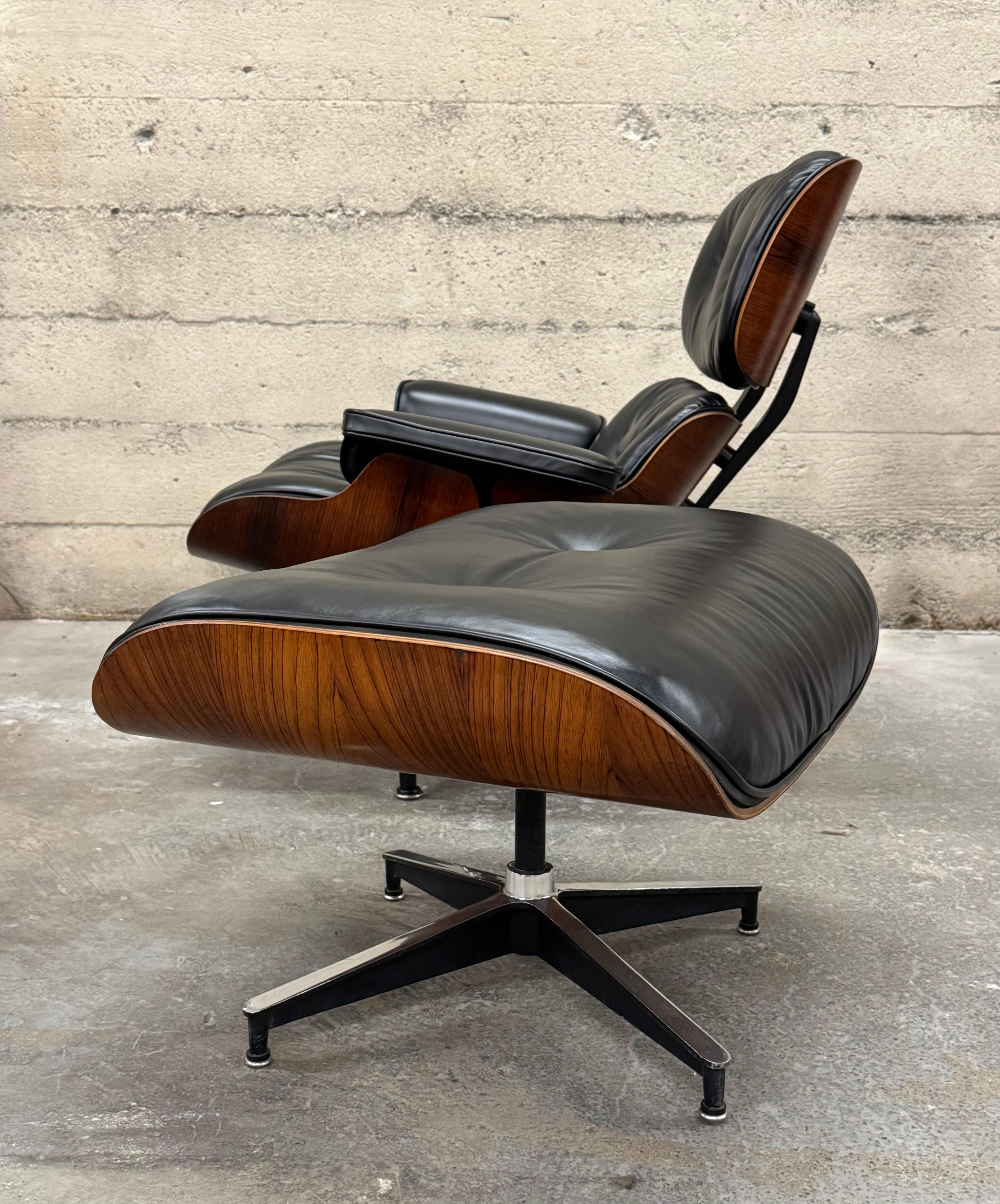American 1970s Rosewood & Leather Eames Lounge Chair & Ottoman (Restored) Herman Miller For Sale