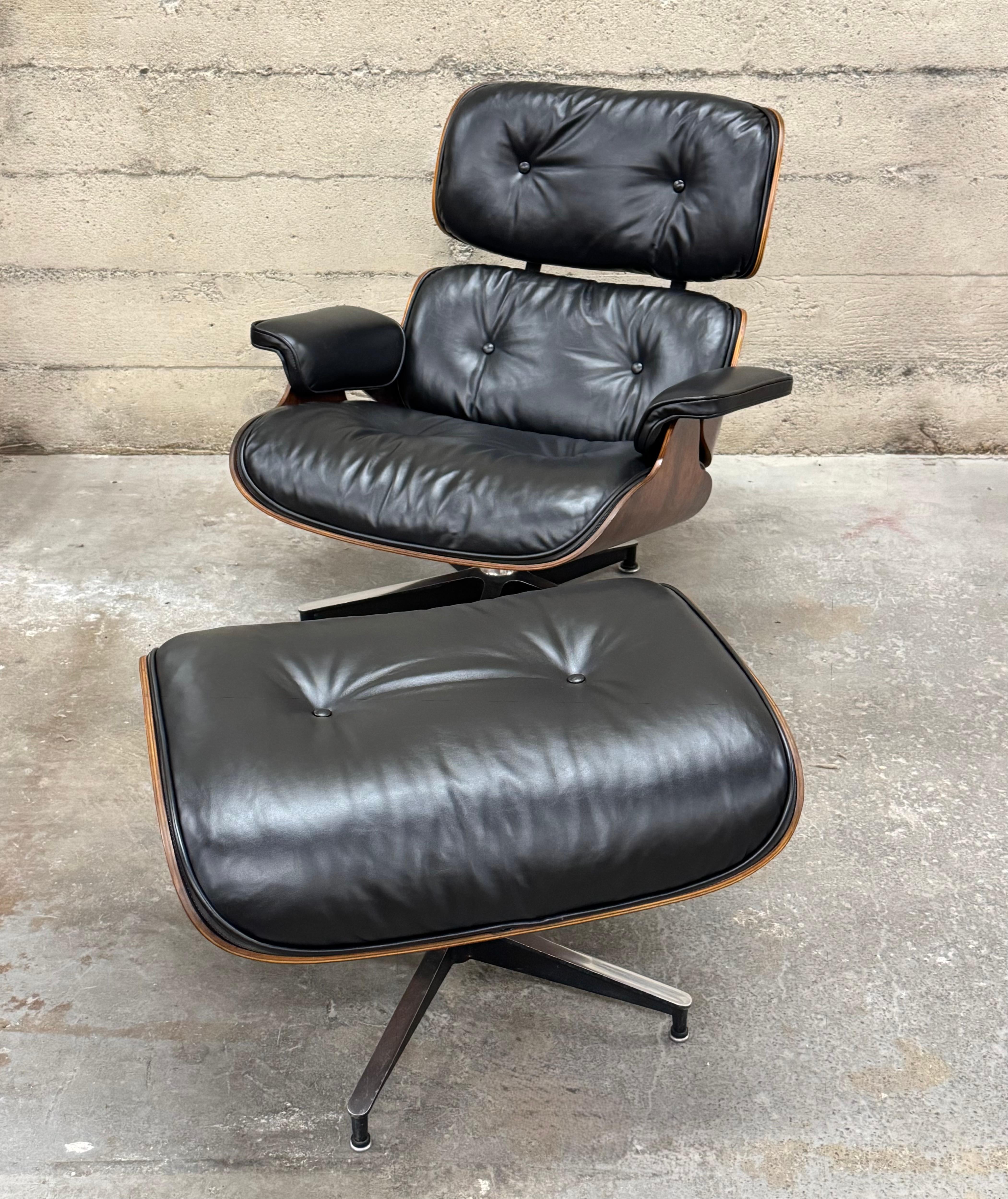 1970s Rosewood & Leather Eames Lounge Chair & Ottoman (Restored) Herman Miller In Good Condition For Sale In Oakland, CA