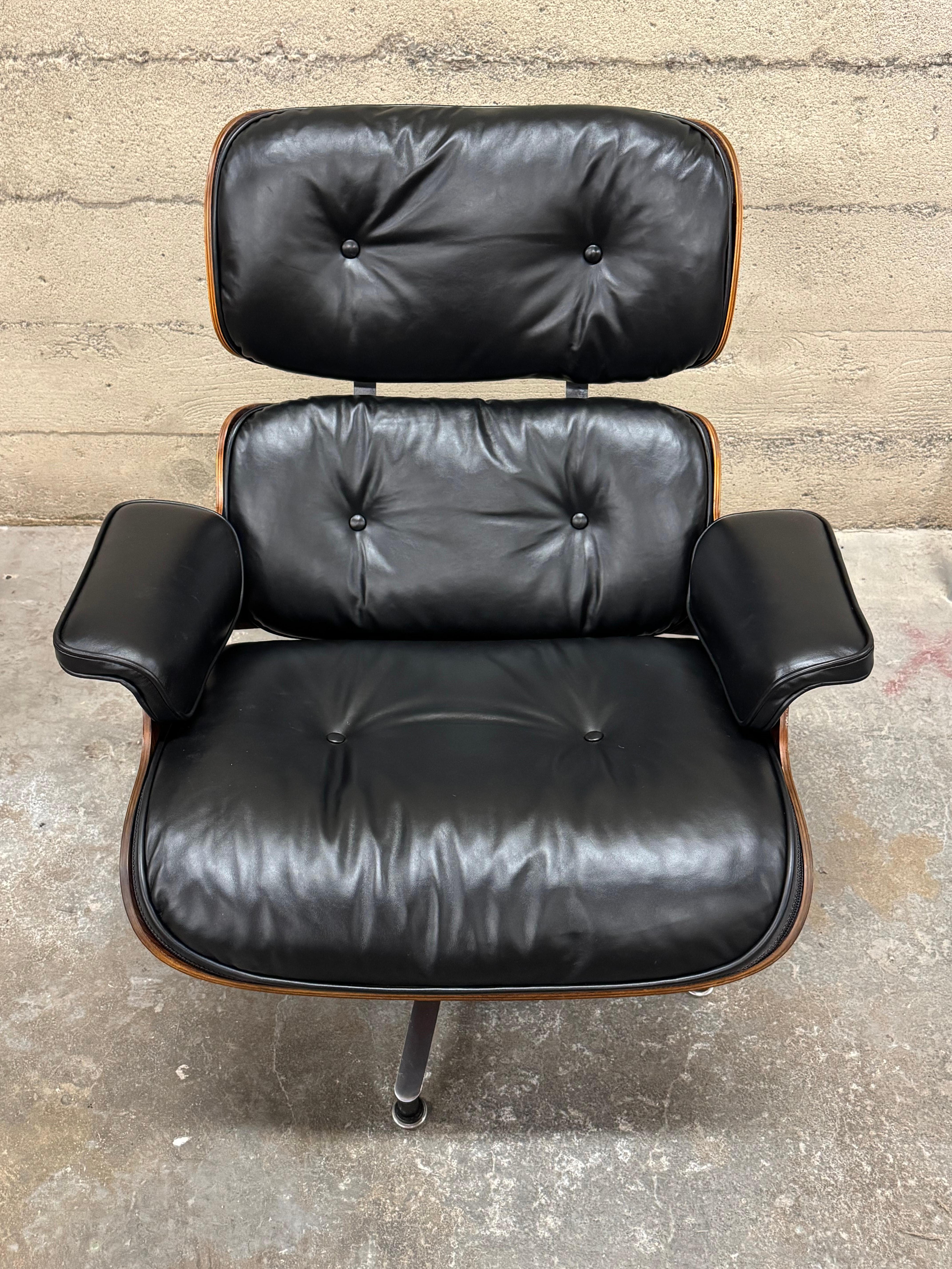 Late 20th Century 1970s Rosewood & Leather Eames Lounge Chair & Ottoman (Restored) Herman Miller For Sale