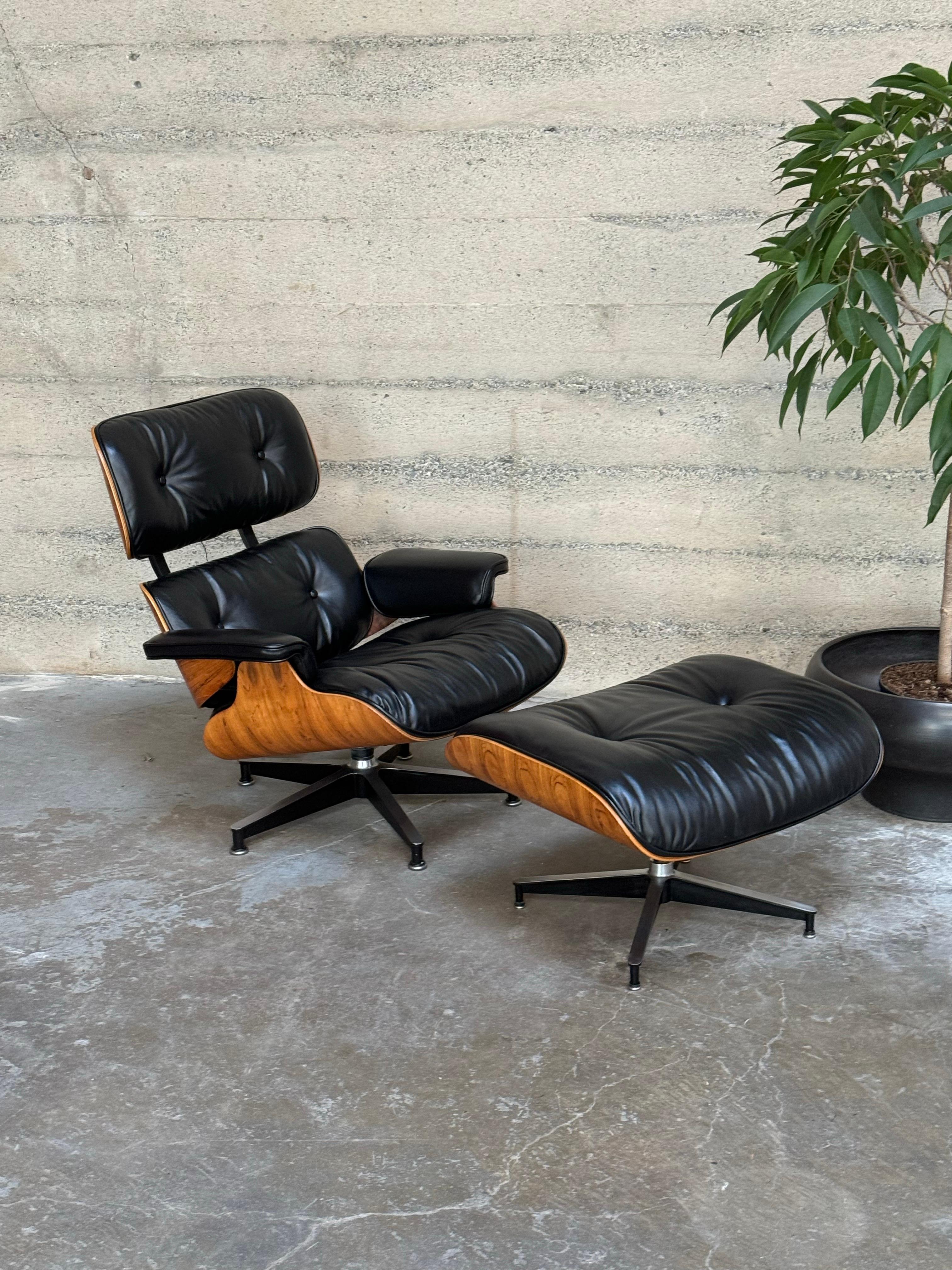 Late 20th Century 1970s Rosewood / Leather Eames Lounge & Ottoman 670 / 671 Herman Miller