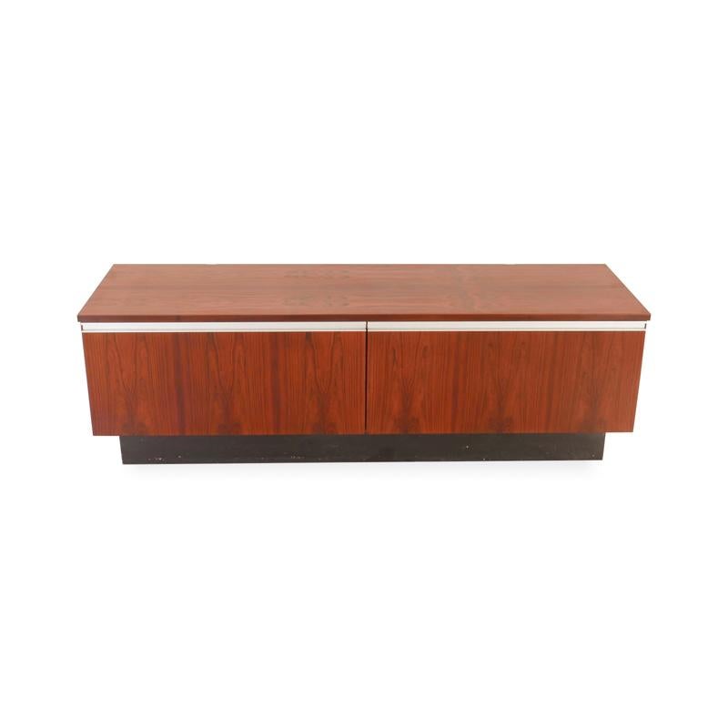 Mambo is a Norwegian design classic from the 1970s, designed by Jan Ole Ertzeid for Bruksbo design office. The Record Cabinet is made of rosewood and the handles are aluminium. Inside the cupboards there is plenty of space for LP records, books or