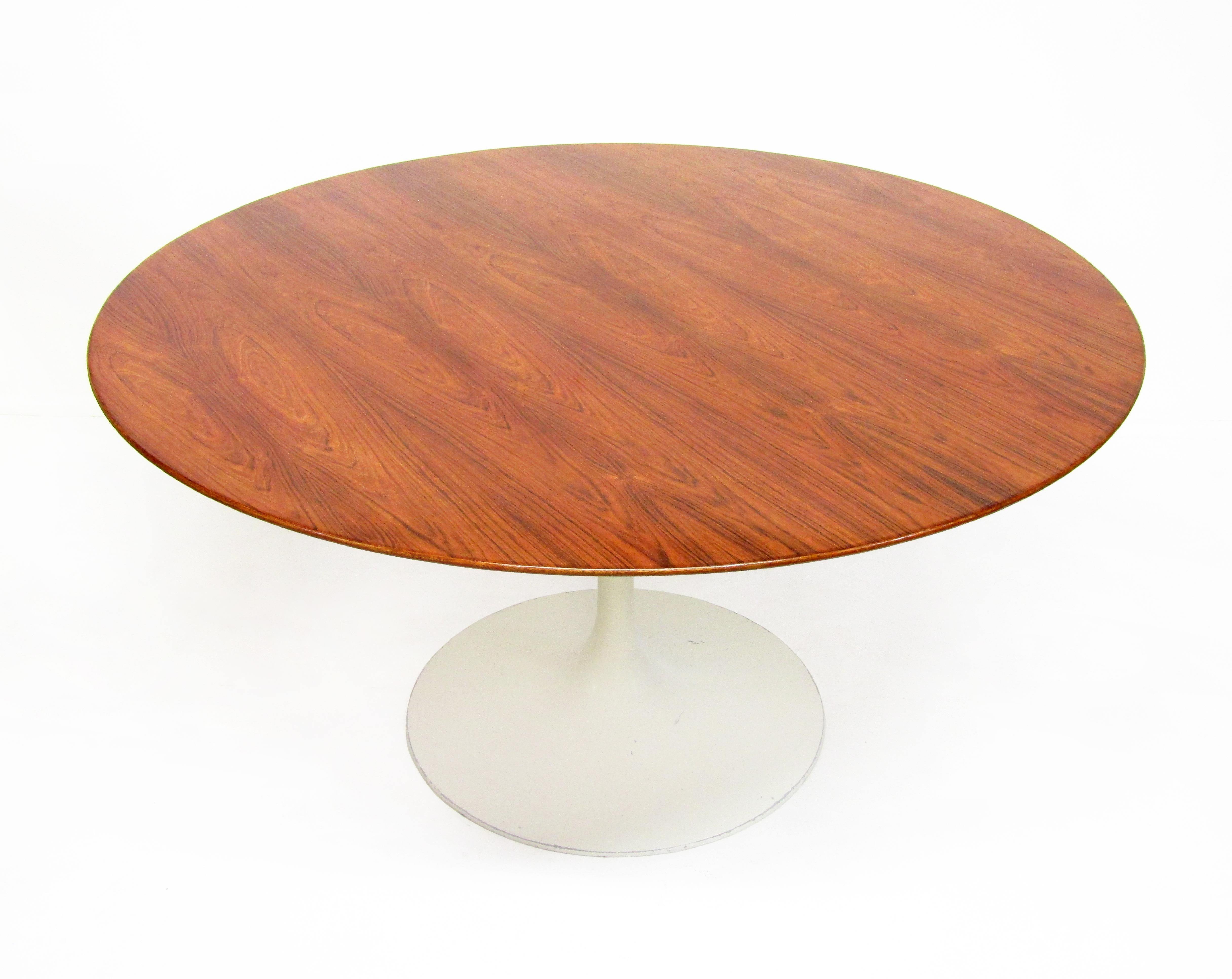 1970s Rosewood Tulip Dining Table & Six Chairs Set By Eero Saarinen for Knoll For Sale 5